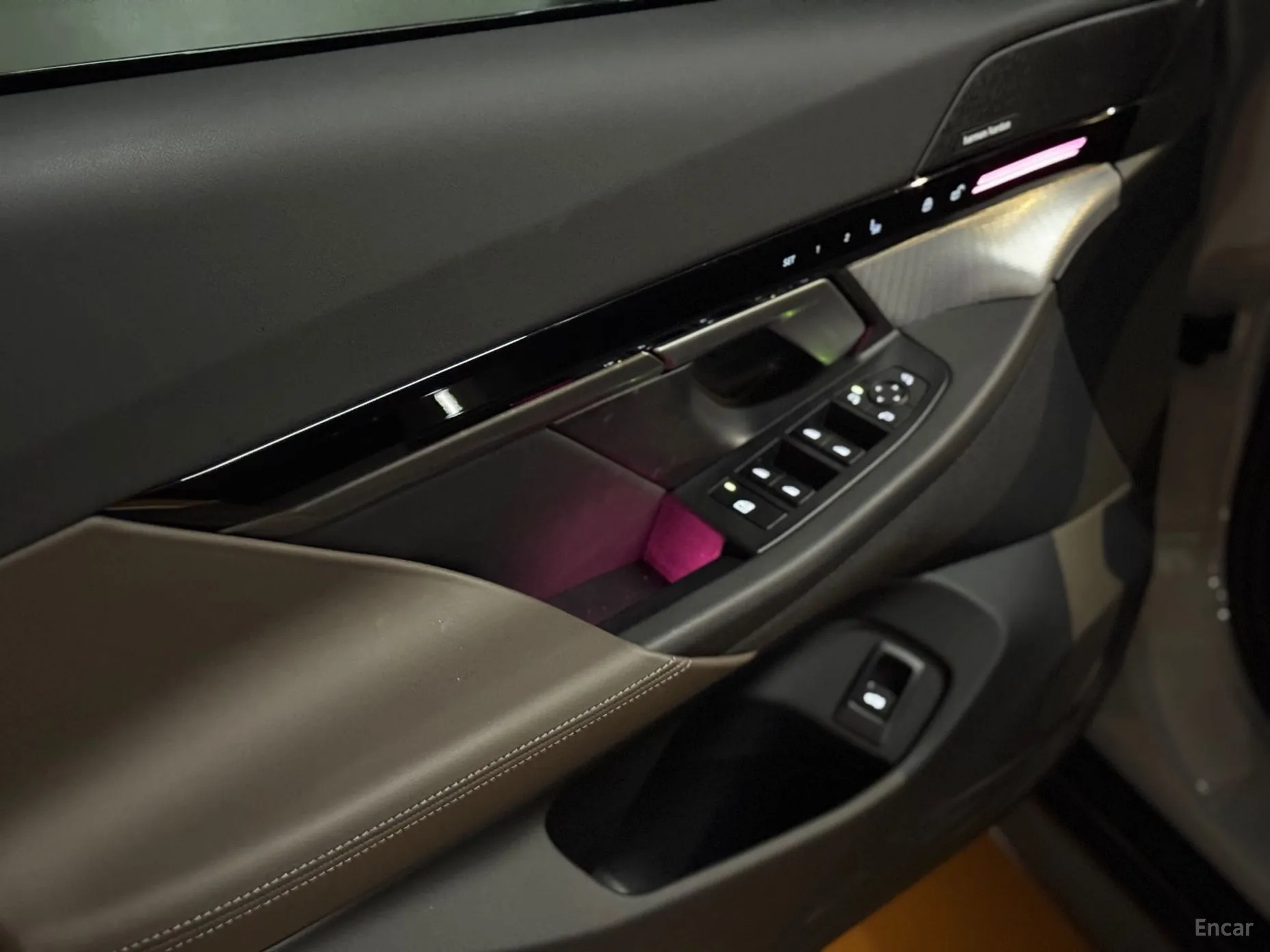 BMW 5 Series (G60) превью 8