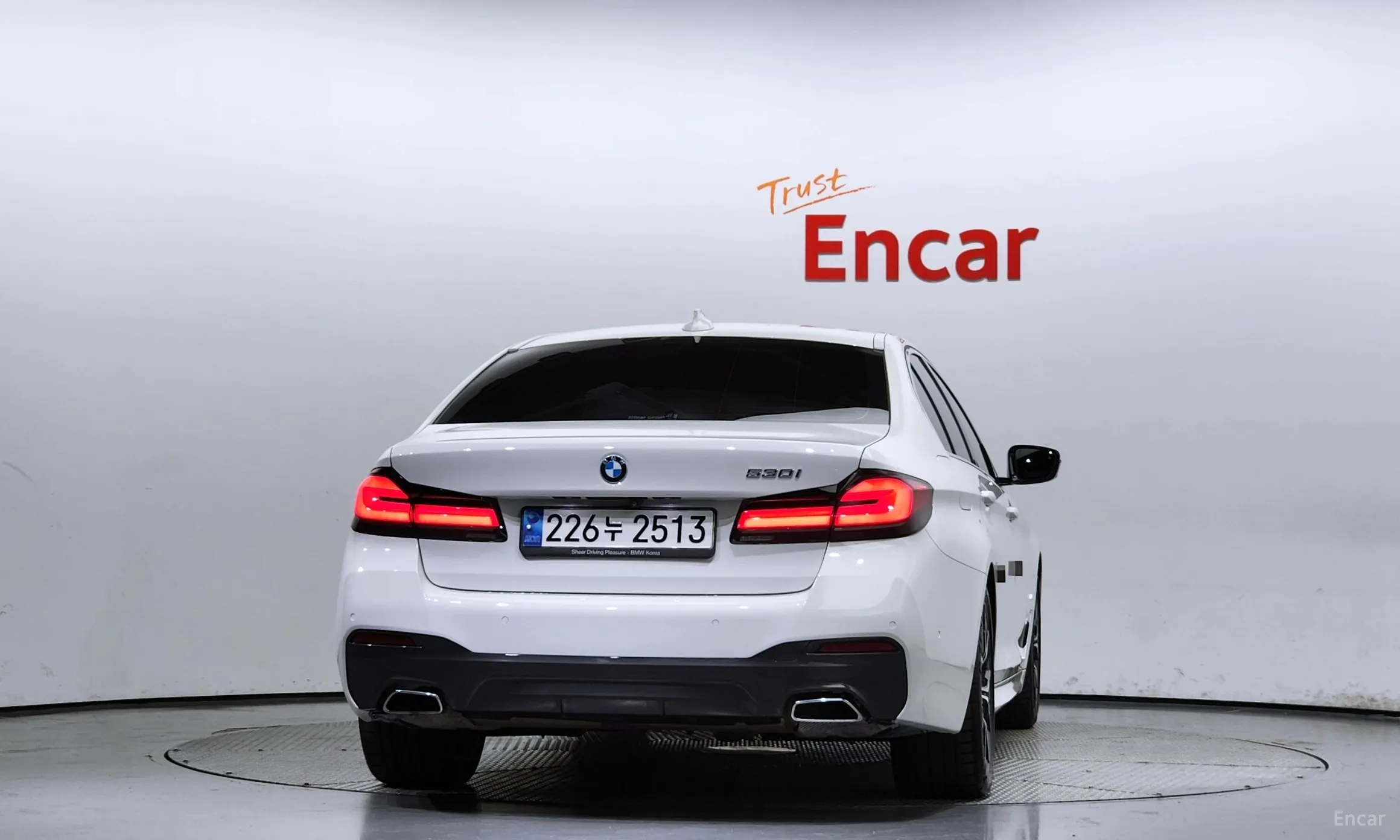 BMW 5 Series (G30) превью 3