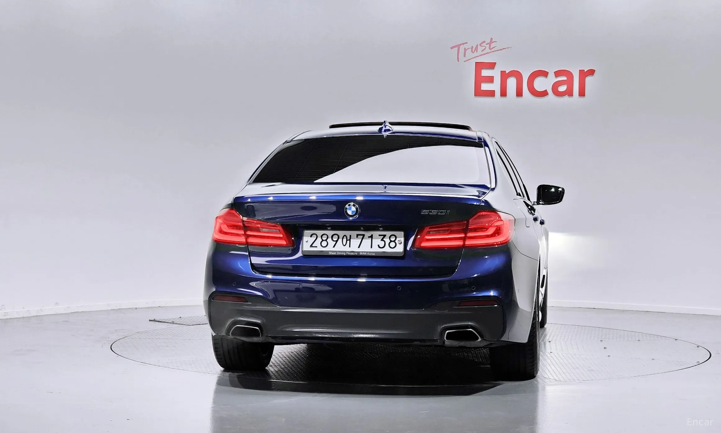 BMW 5 Series (G30) превью 3