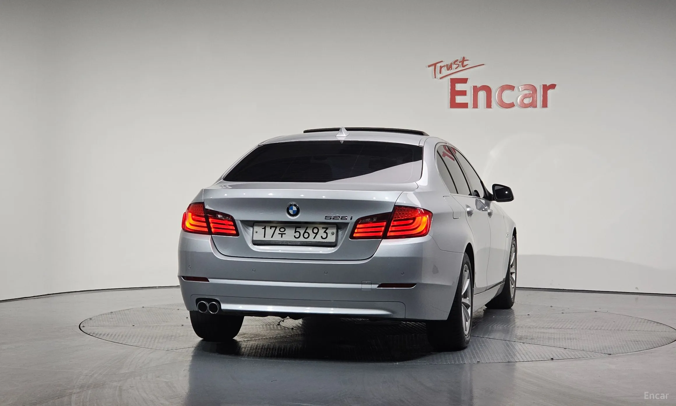 BMW 5 Series (F10) превью 3