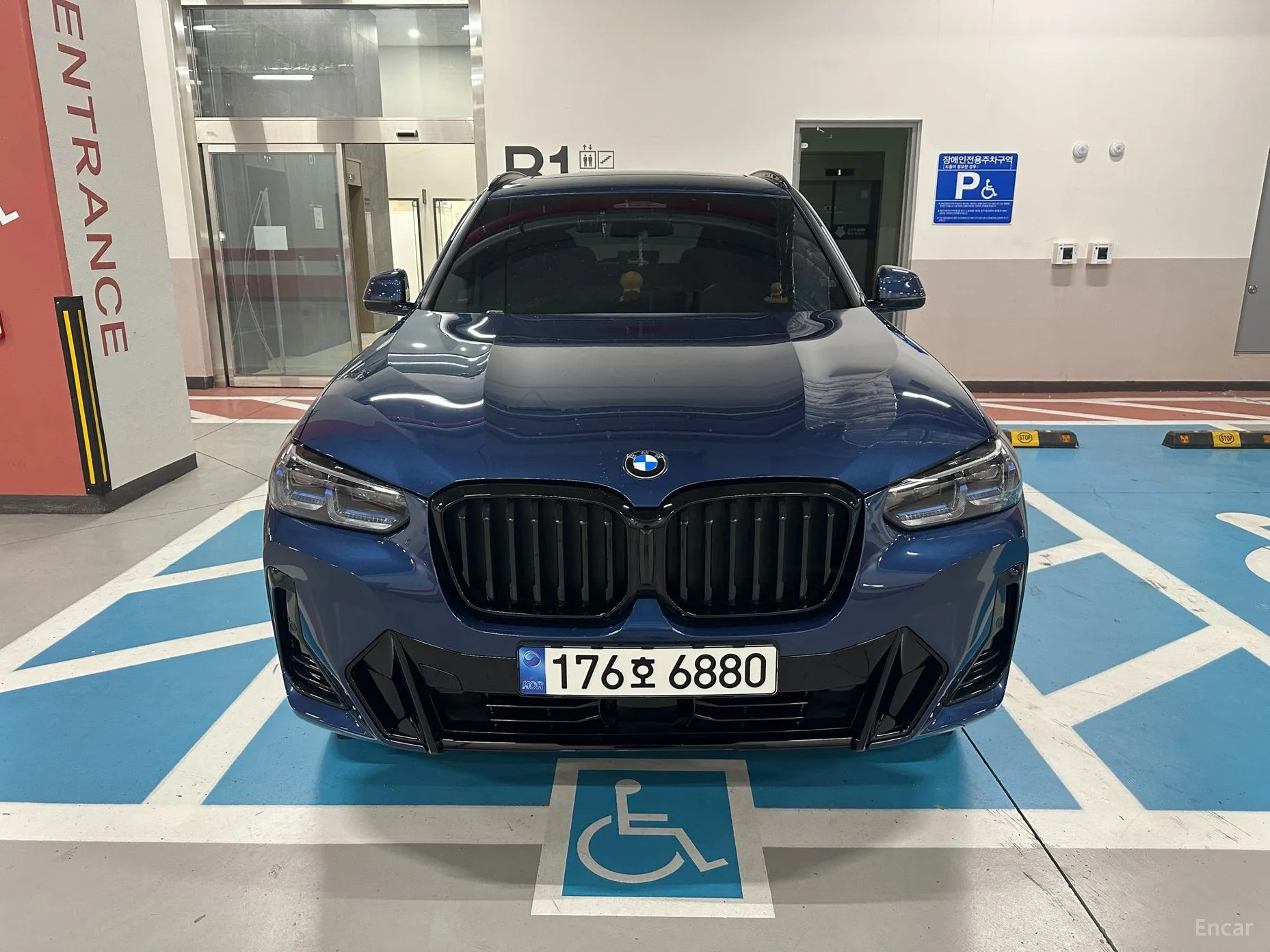 X3 (G01)