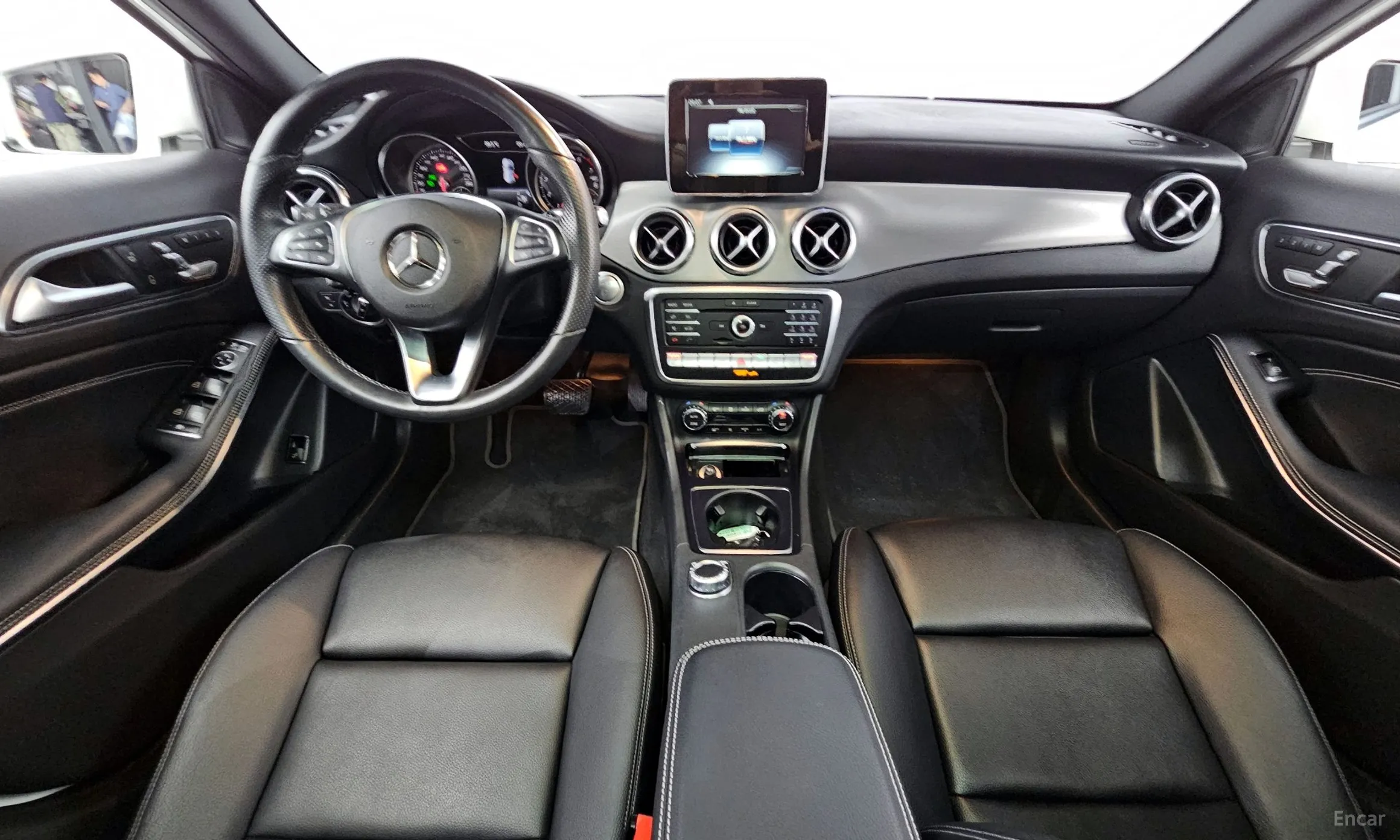 Mercedes Benz GLA-Class X156 превью 4