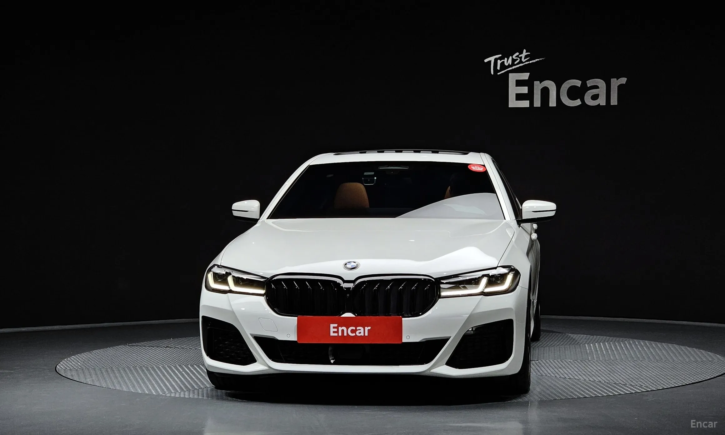 BMW 5 Series (G30) превью 2