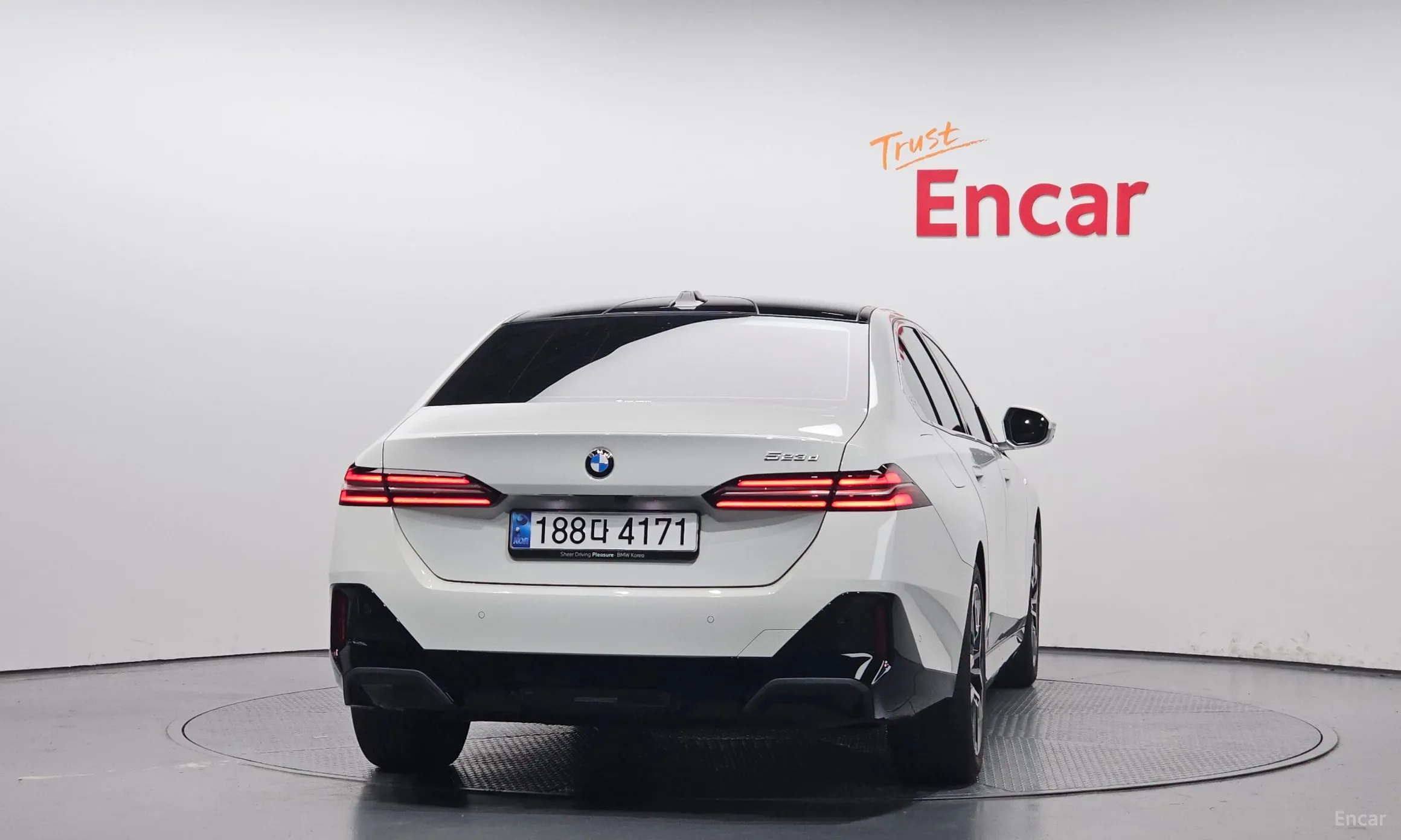 BMW 5 Series (G60) превью 3