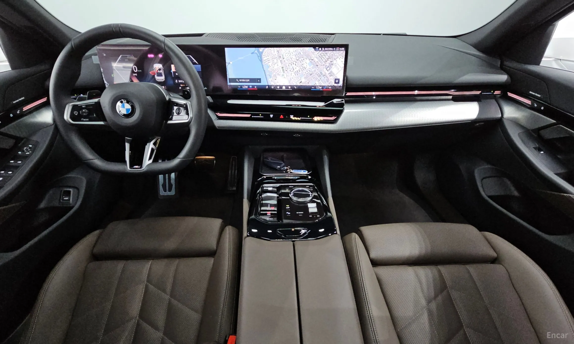 BMW 5 Series (G60) превью 4