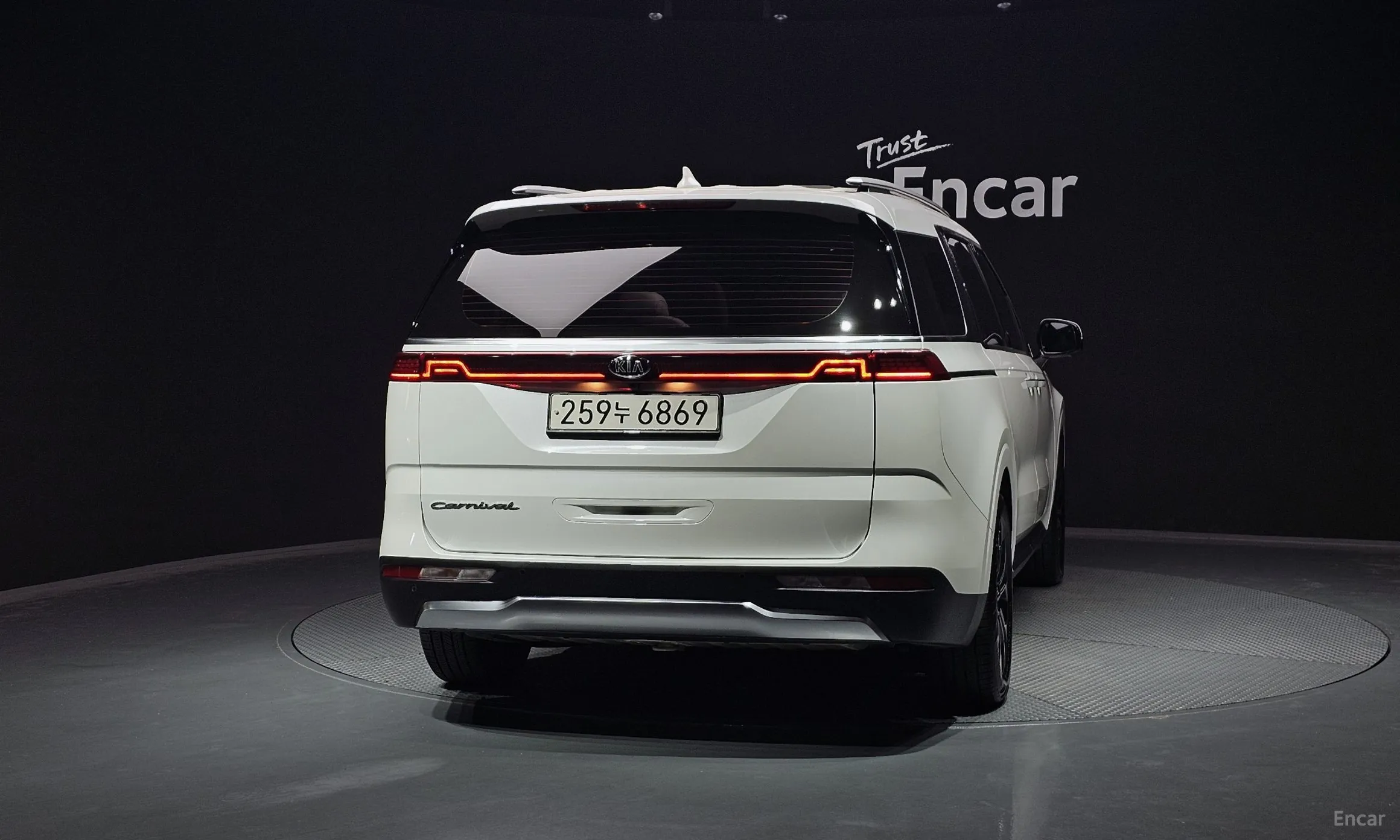 Kia Carnival Gen 4 превью 3