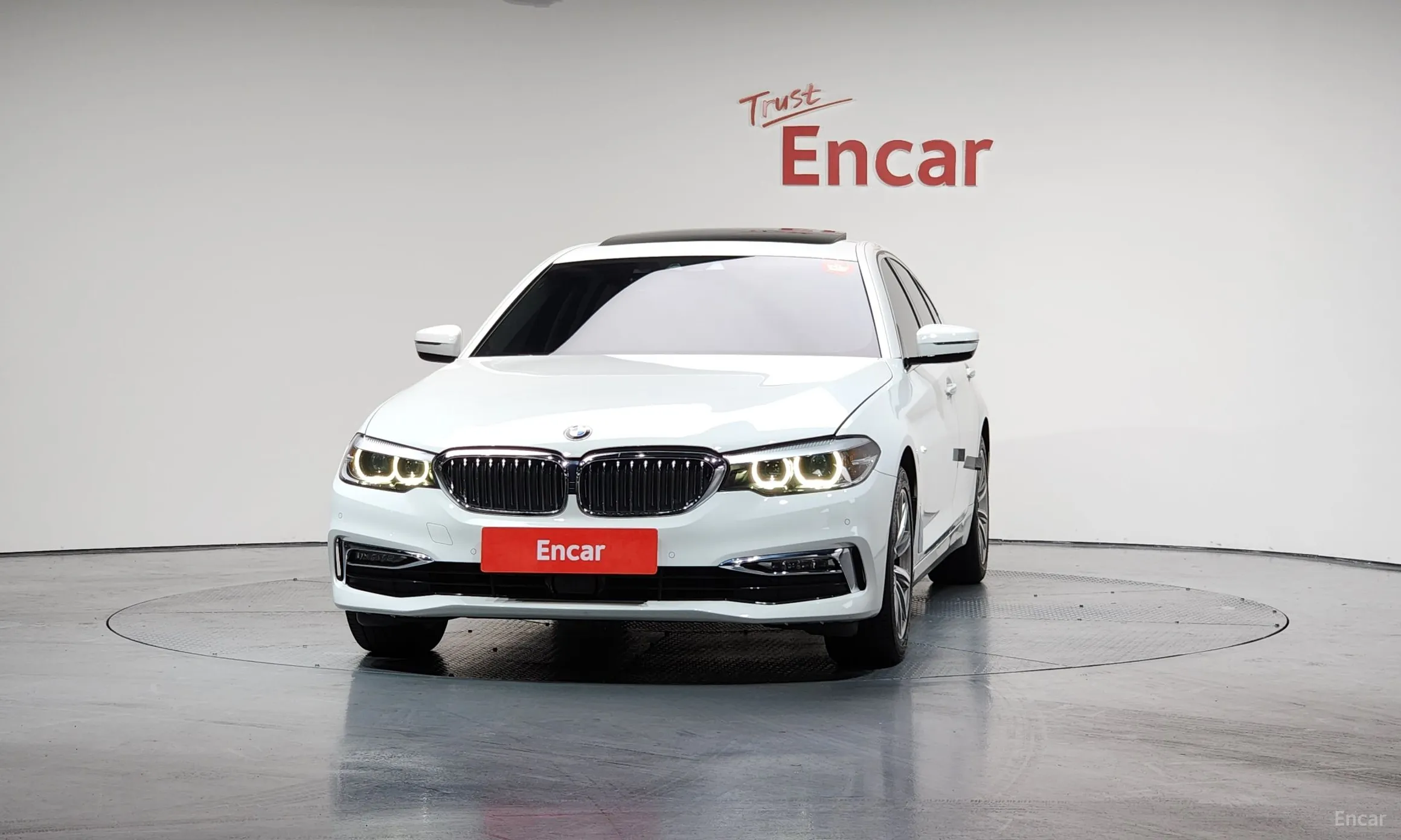 BMW 5 Series (G30) превью 2