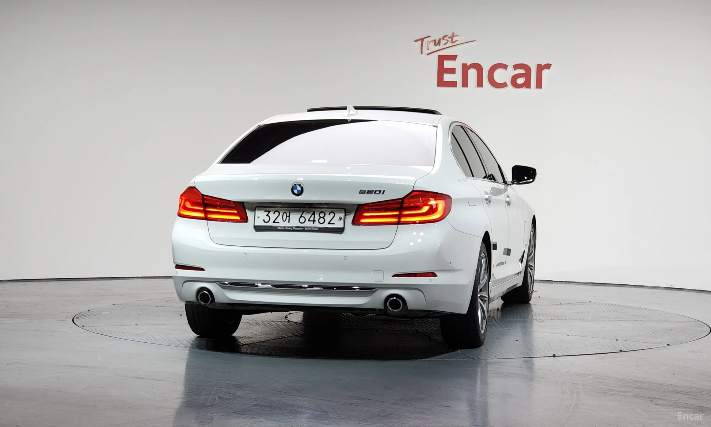 BMW 5 Series (G30) превью 3