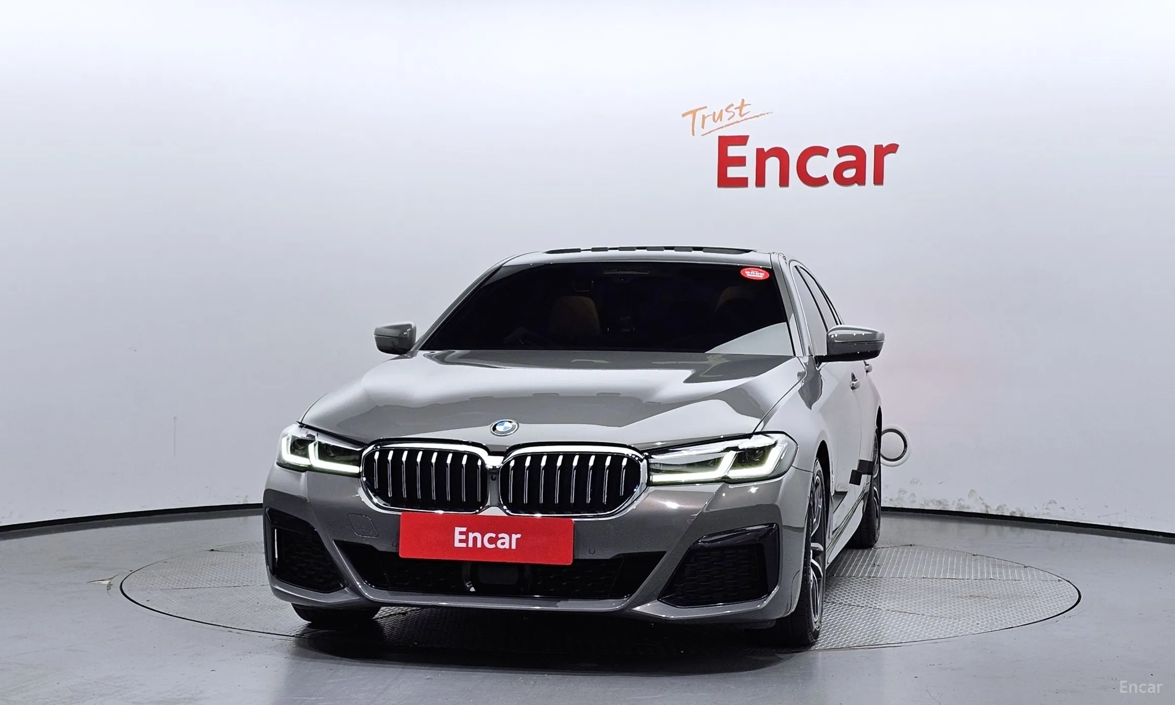 BMW 5 Series (G30) превью 2