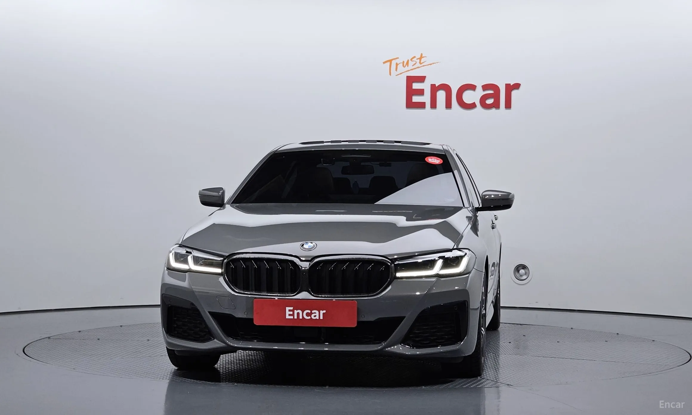 BMW 5 Series (G30) превью 2