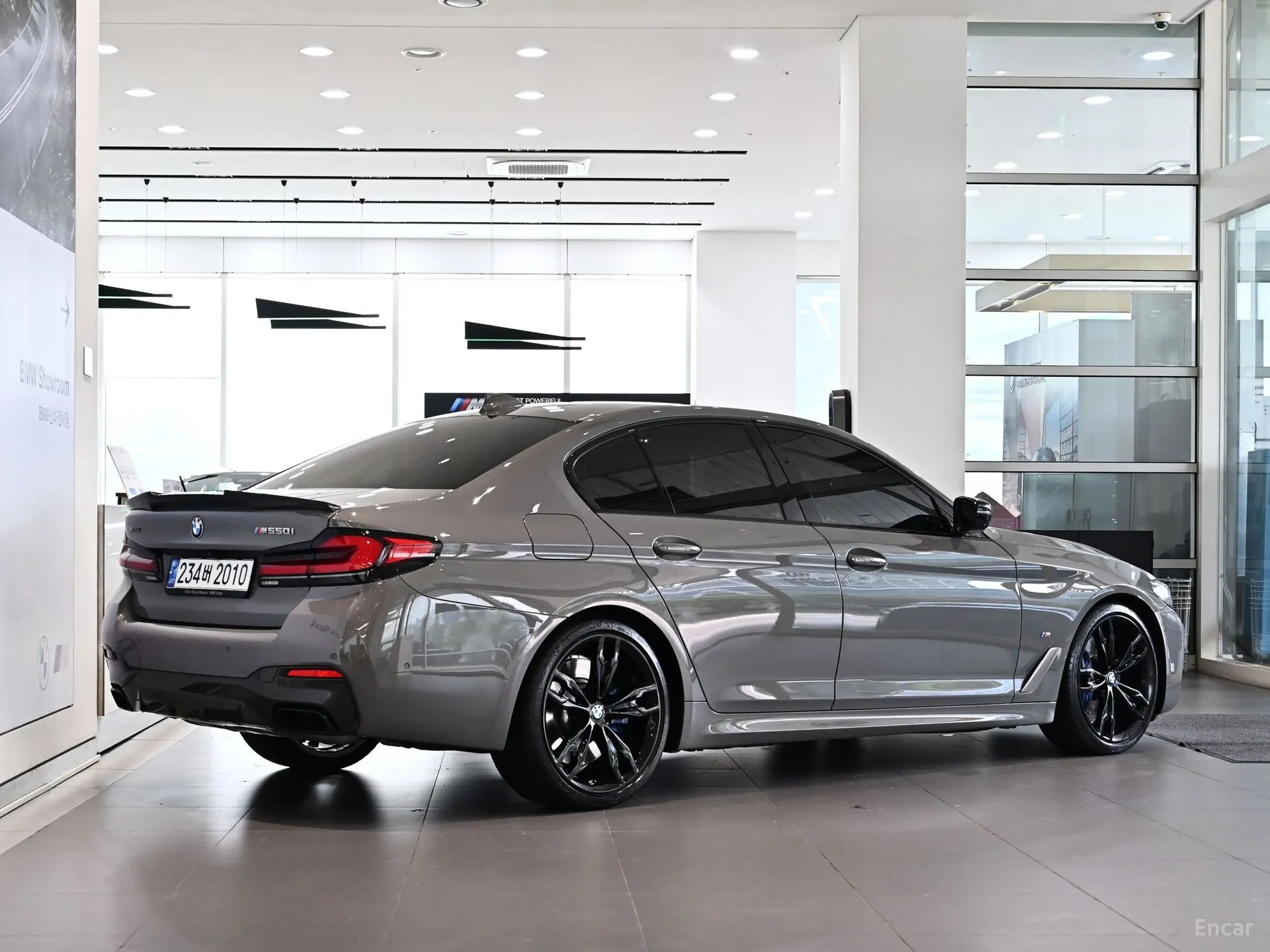 BMW 5 Series (G30) превью 3