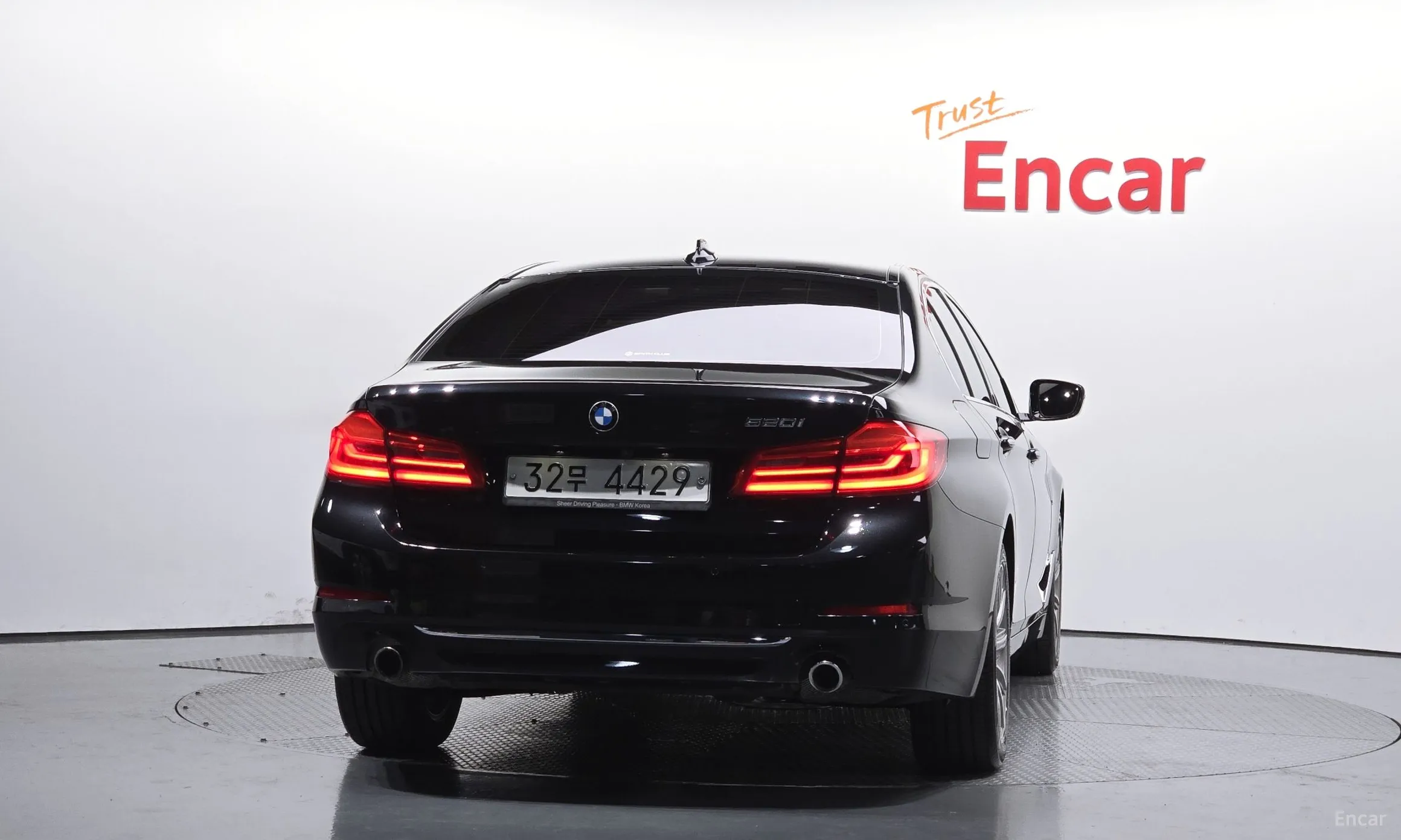BMW 5 Series (G30) превью 3