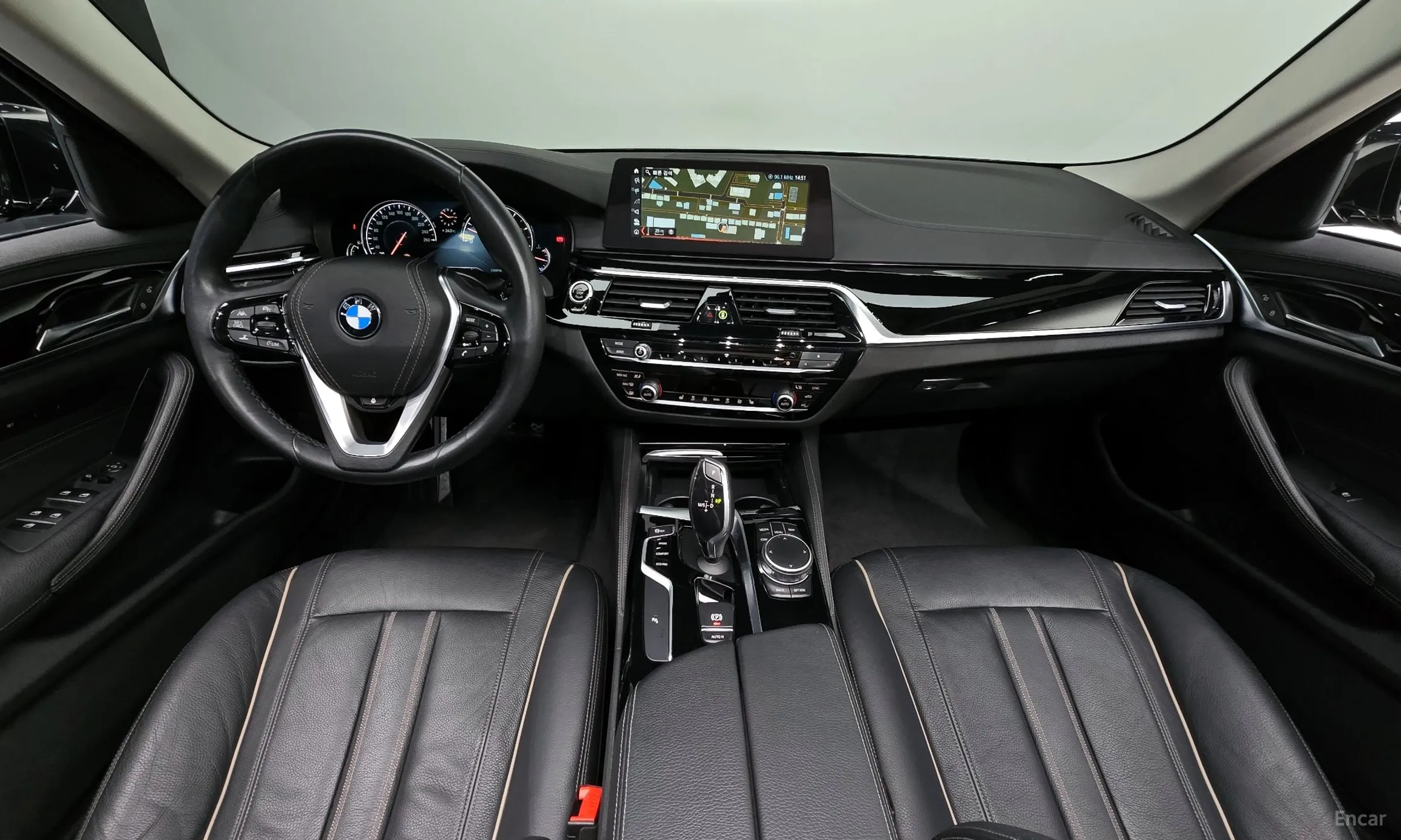 BMW 5 Series (G30) превью 4