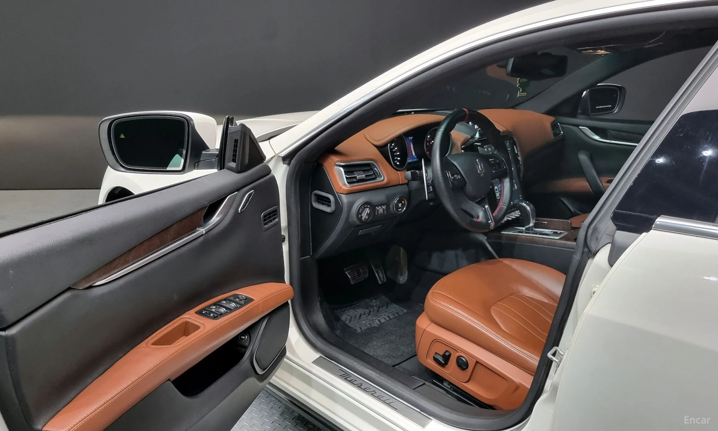 Maserati Ghibli превью 10