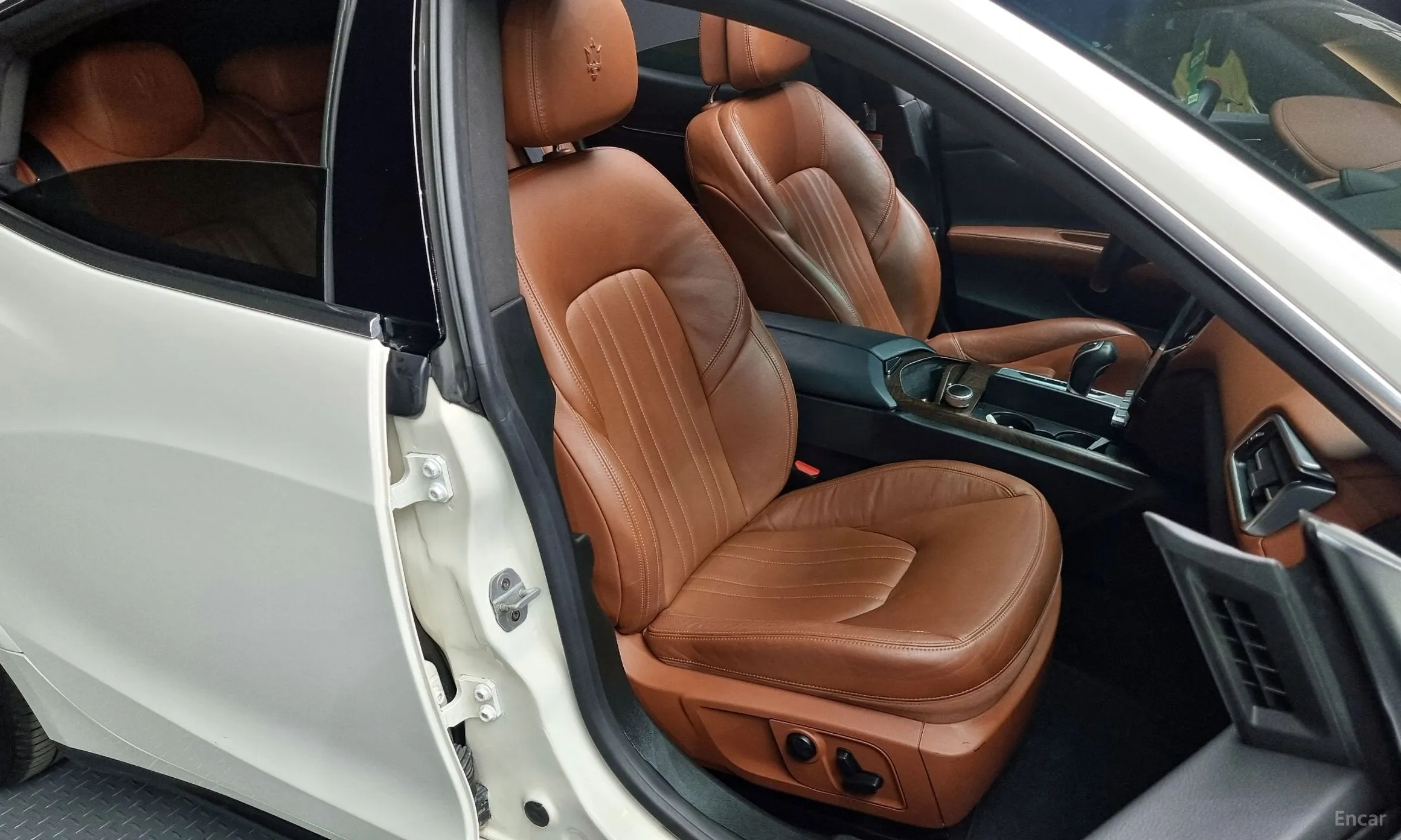 Maserati Ghibli превью 12