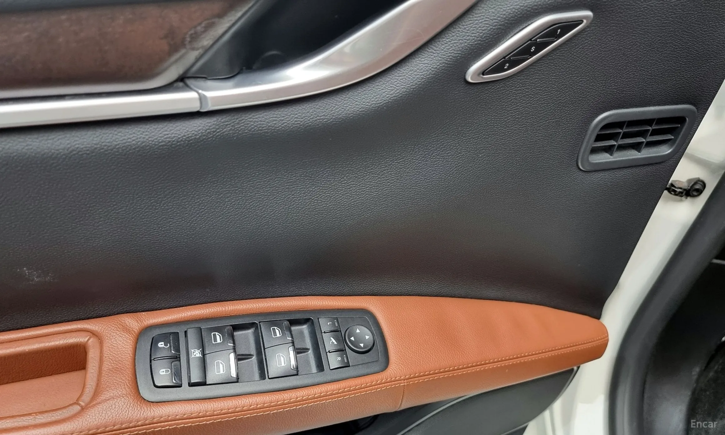 Maserati Ghibli превью 14