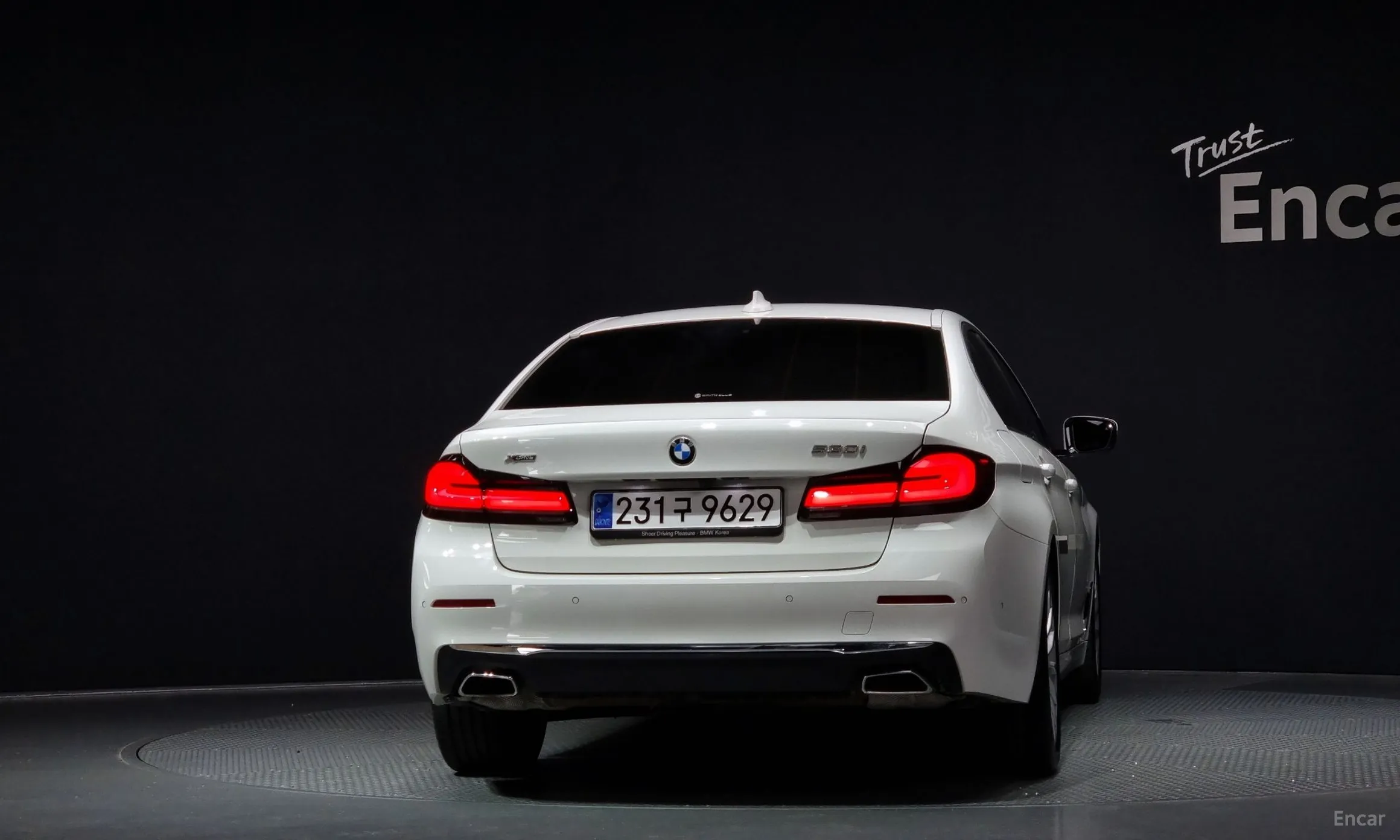 BMW 5 Series (G30) превью 3