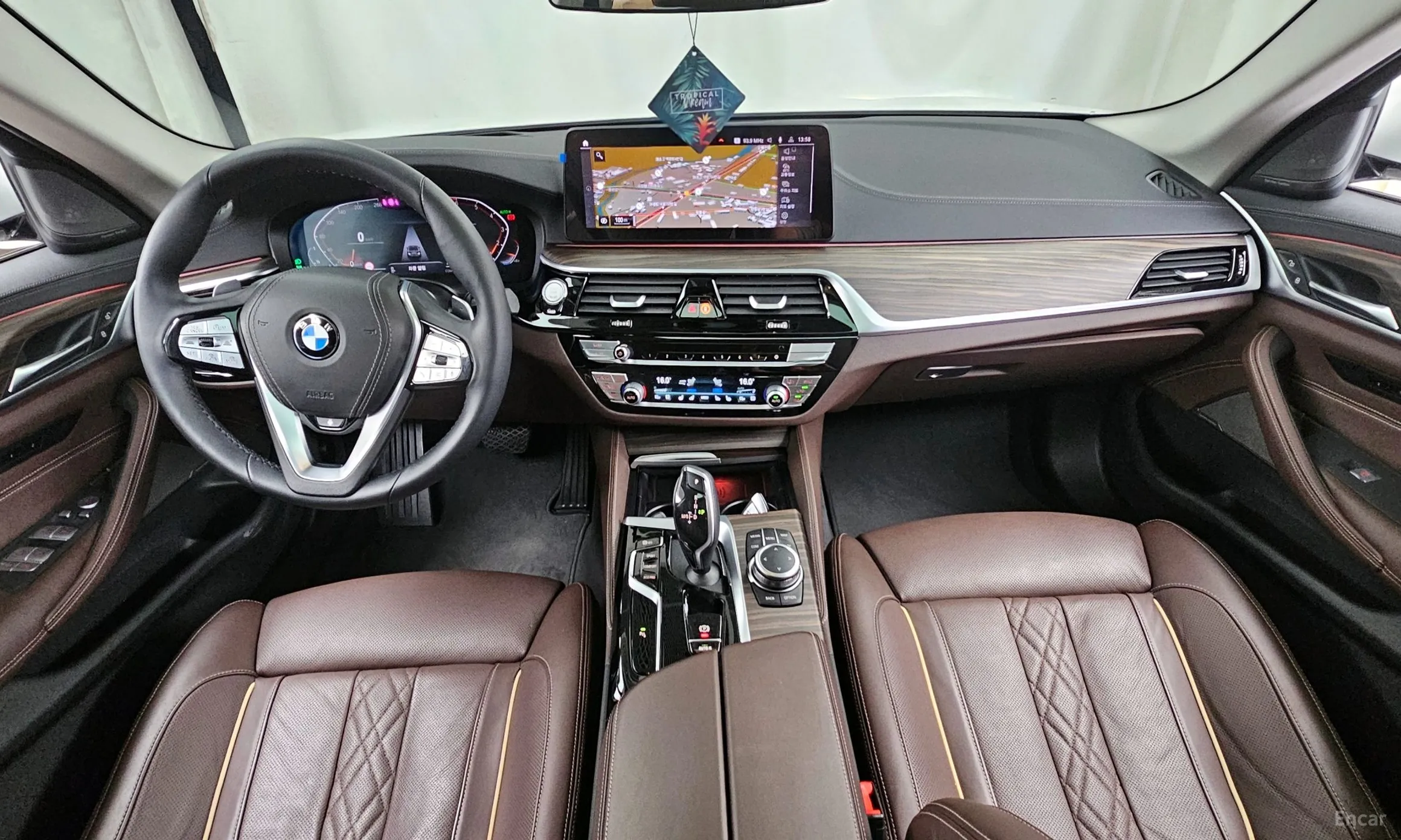 BMW 5 Series (G30) превью 4