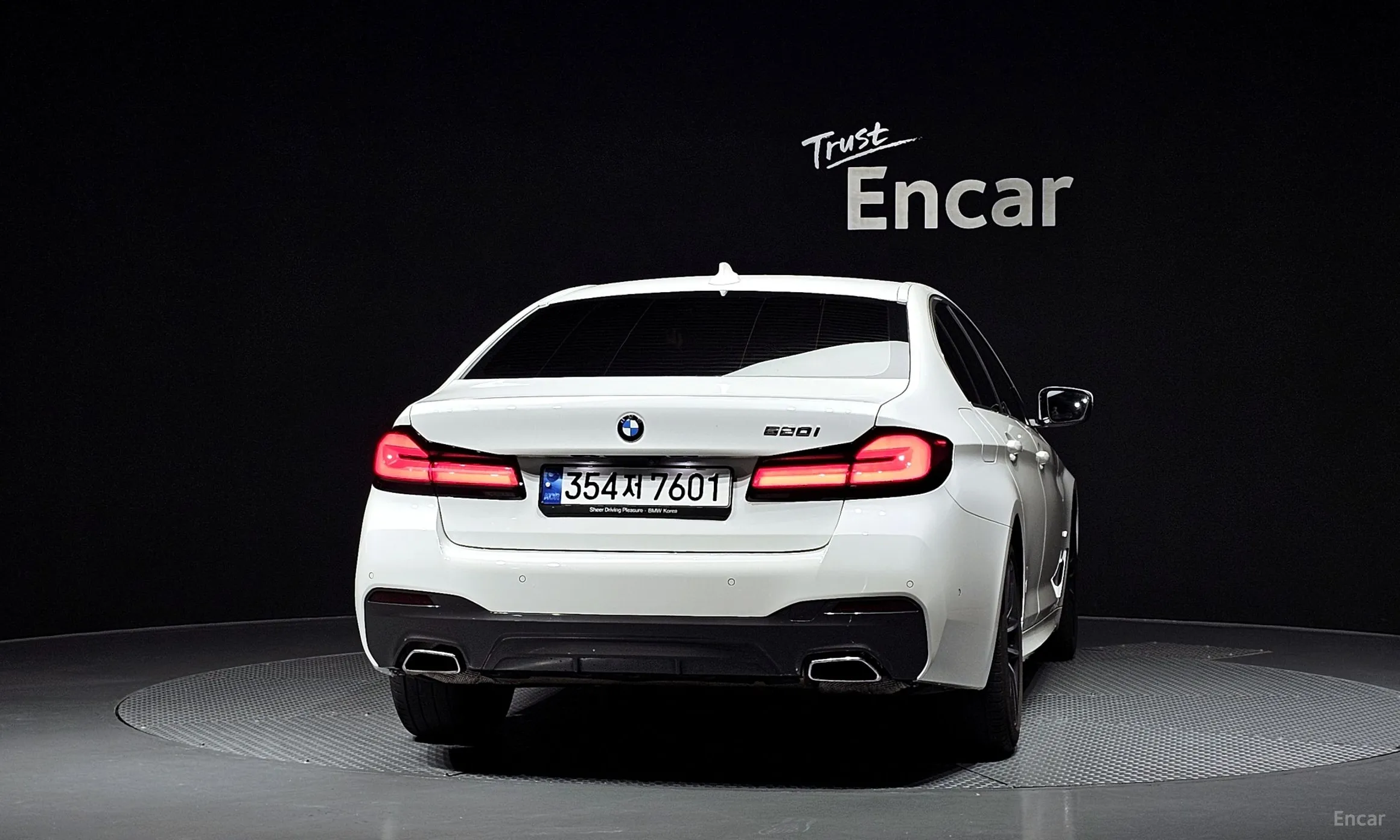 BMW 5 Series (G30) превью 3
