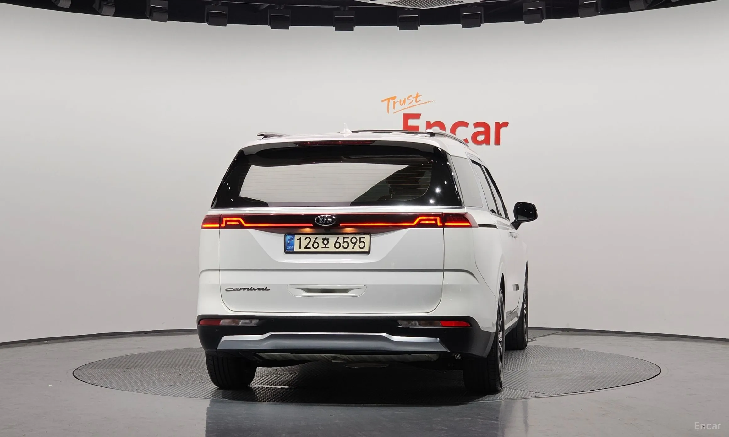 Kia Carnival Gen 4 превью 3