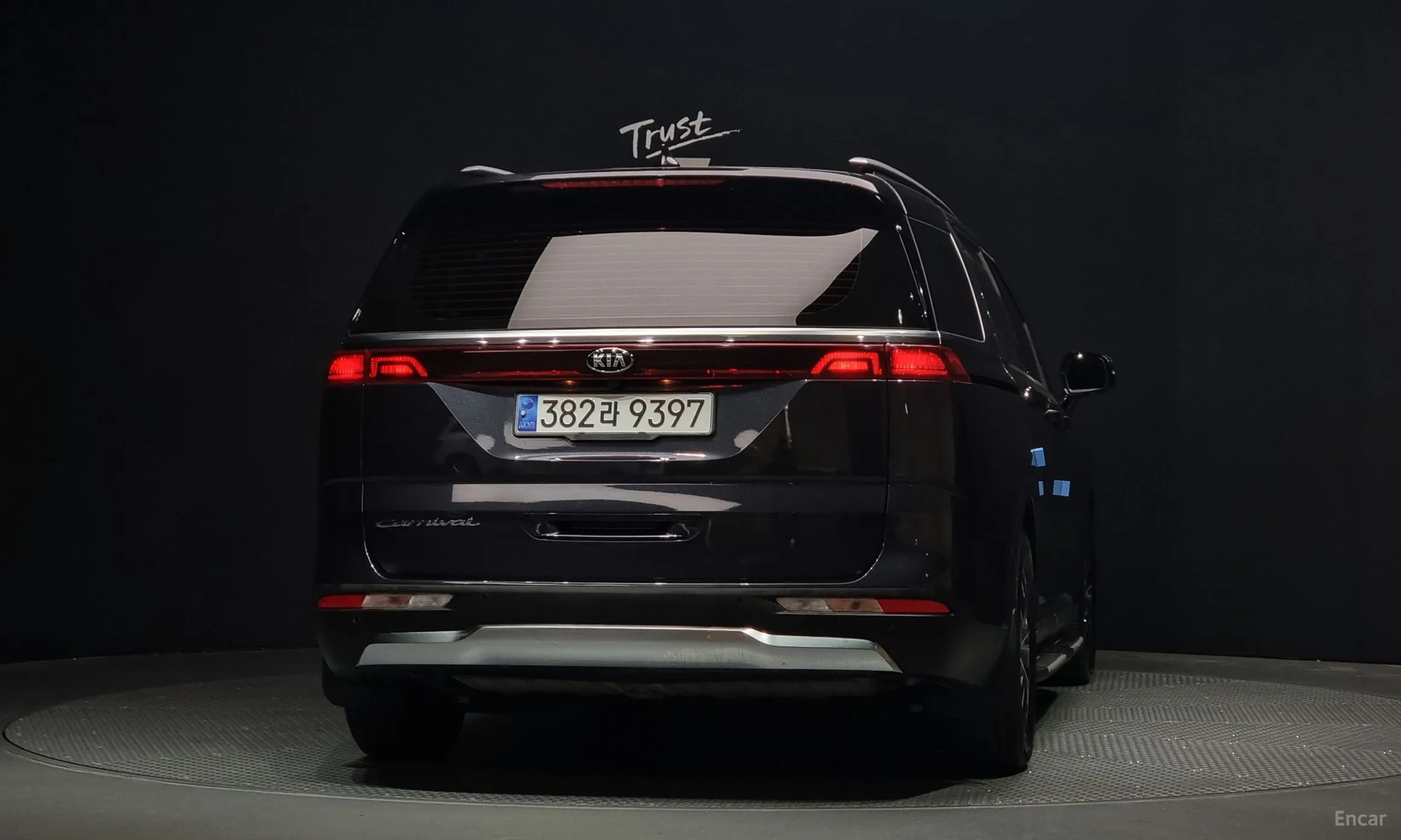 Kia Carnival Gen 4 превью 3