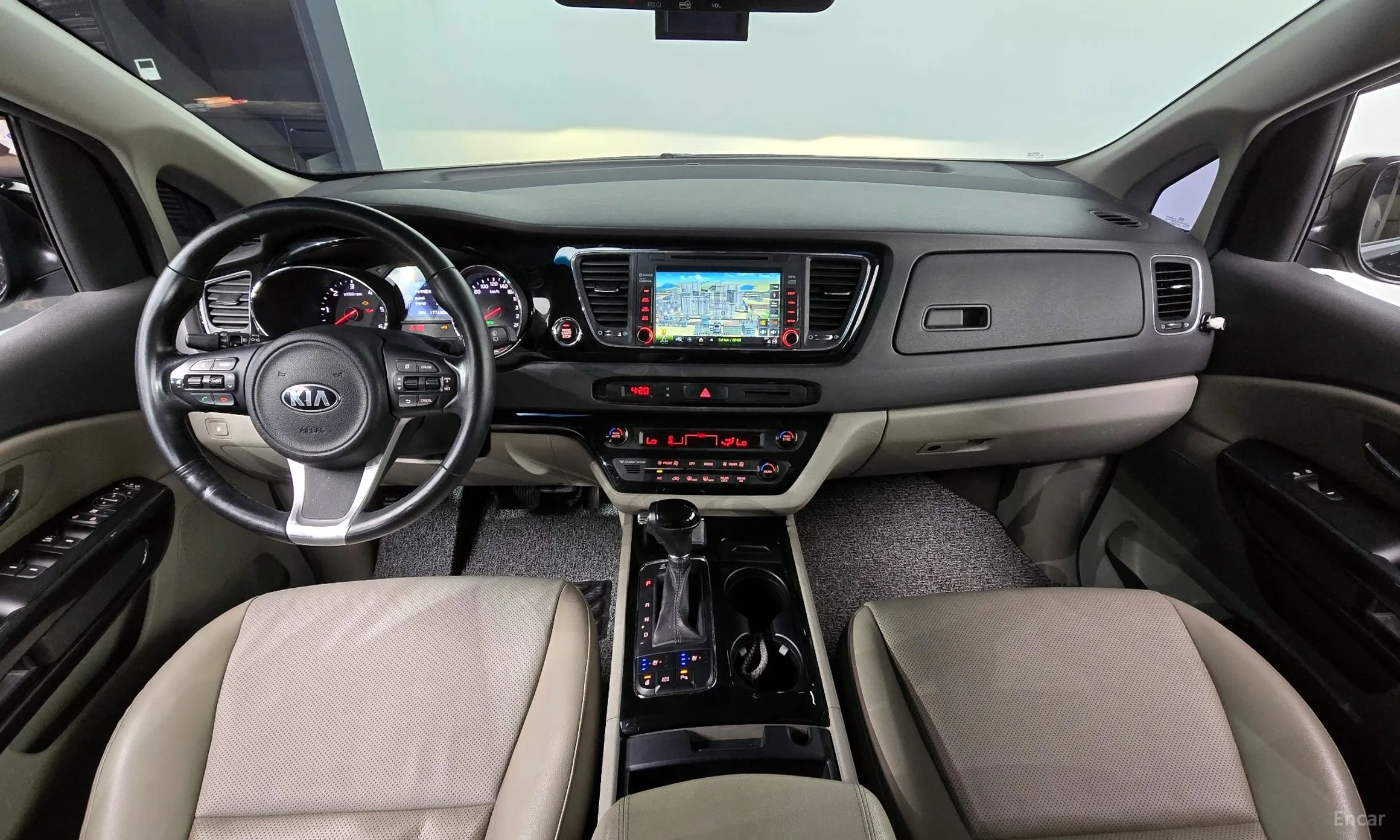 Kia Carnival превью 4