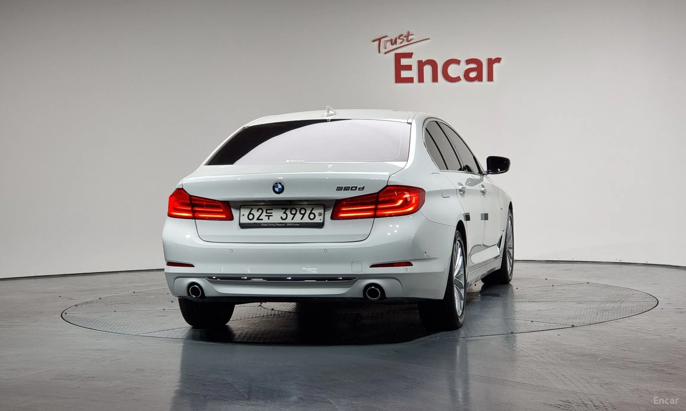 BMW 5 Series (G30) превью 3