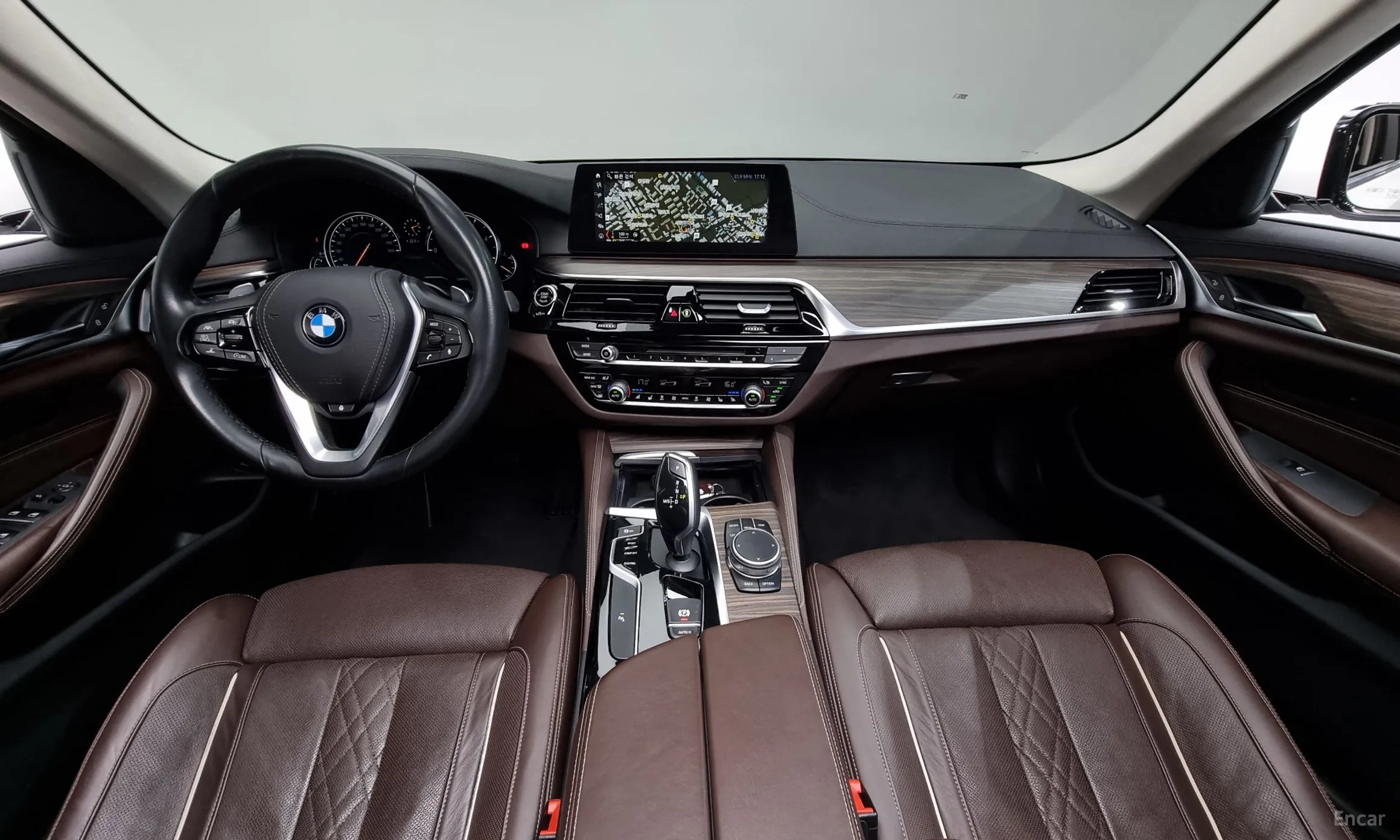BMW 5 Series (G30) превью 4
