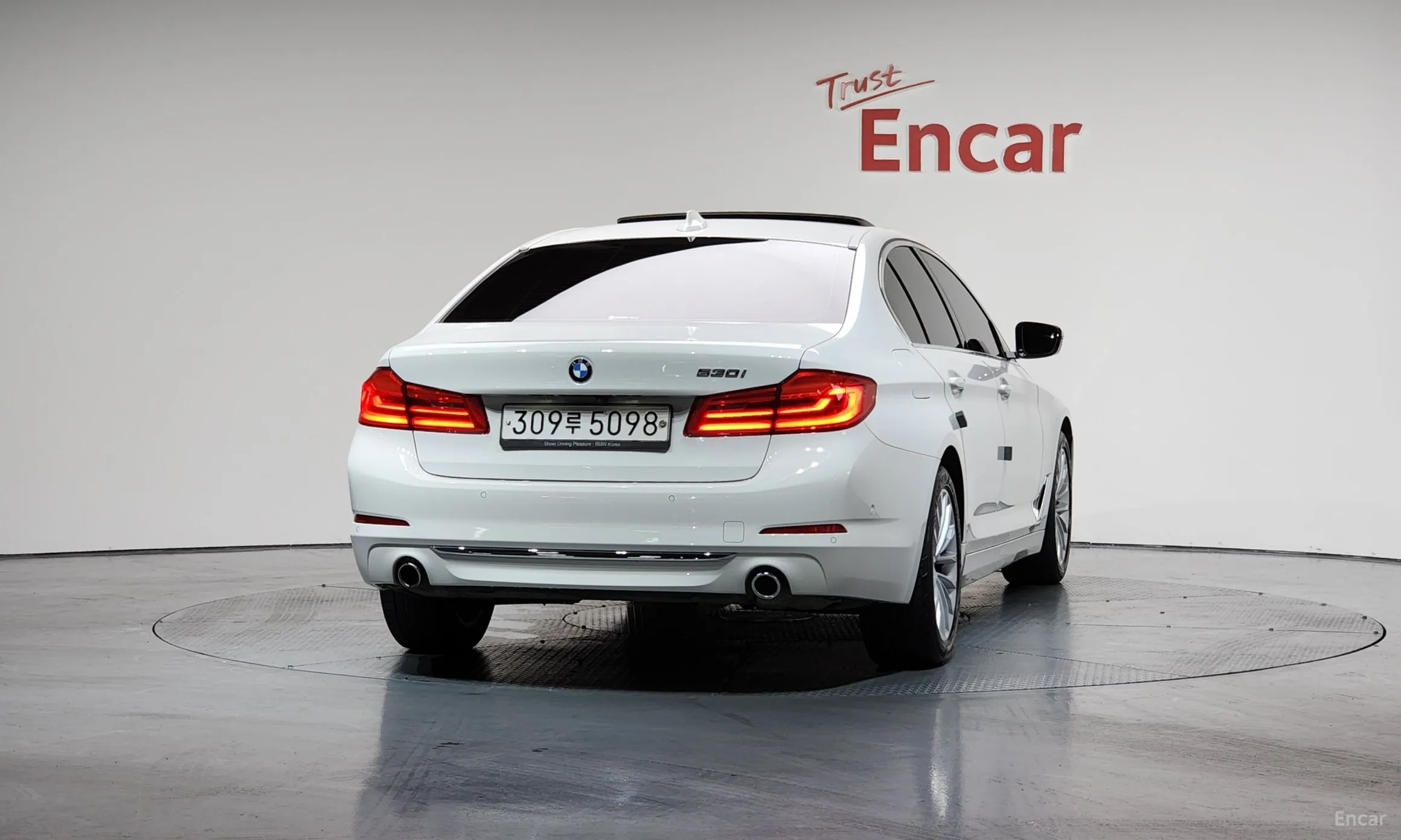 BMW 5 Series (G30) превью 3