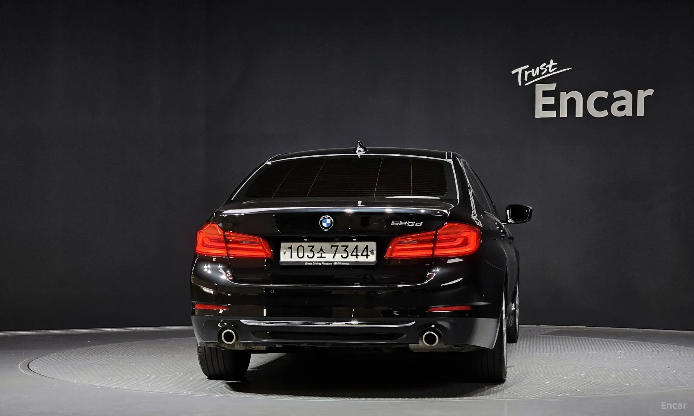 BMW 5 Series (G30) превью 3