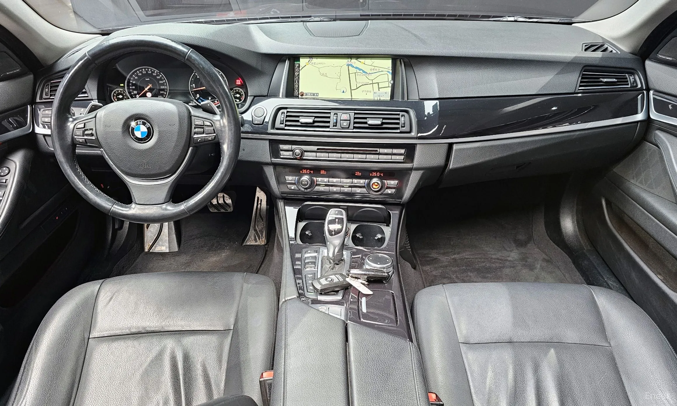BMW 5 Series (F10) превью 4