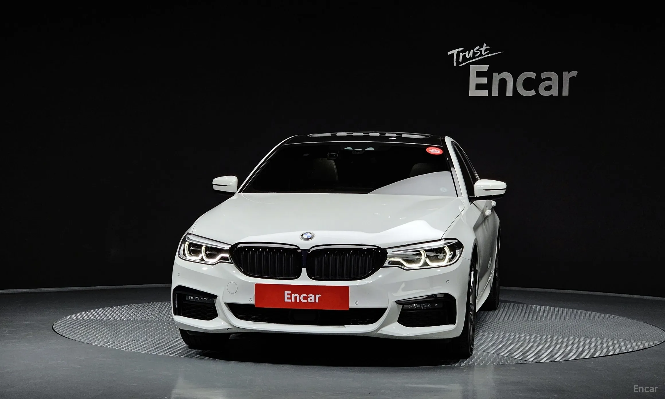 BMW 5 Series (G30) превью 2
