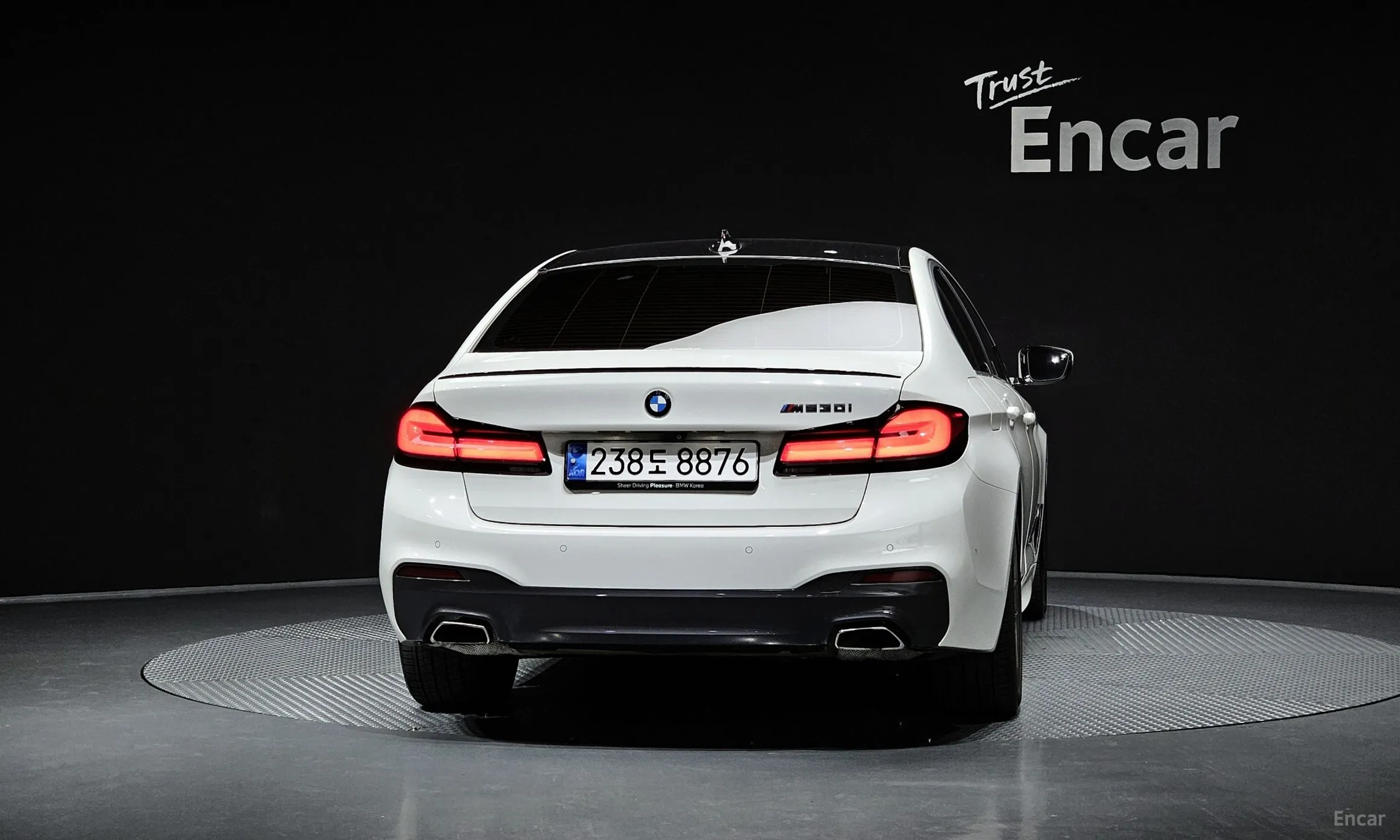 BMW 5 Series (G30) превью 3