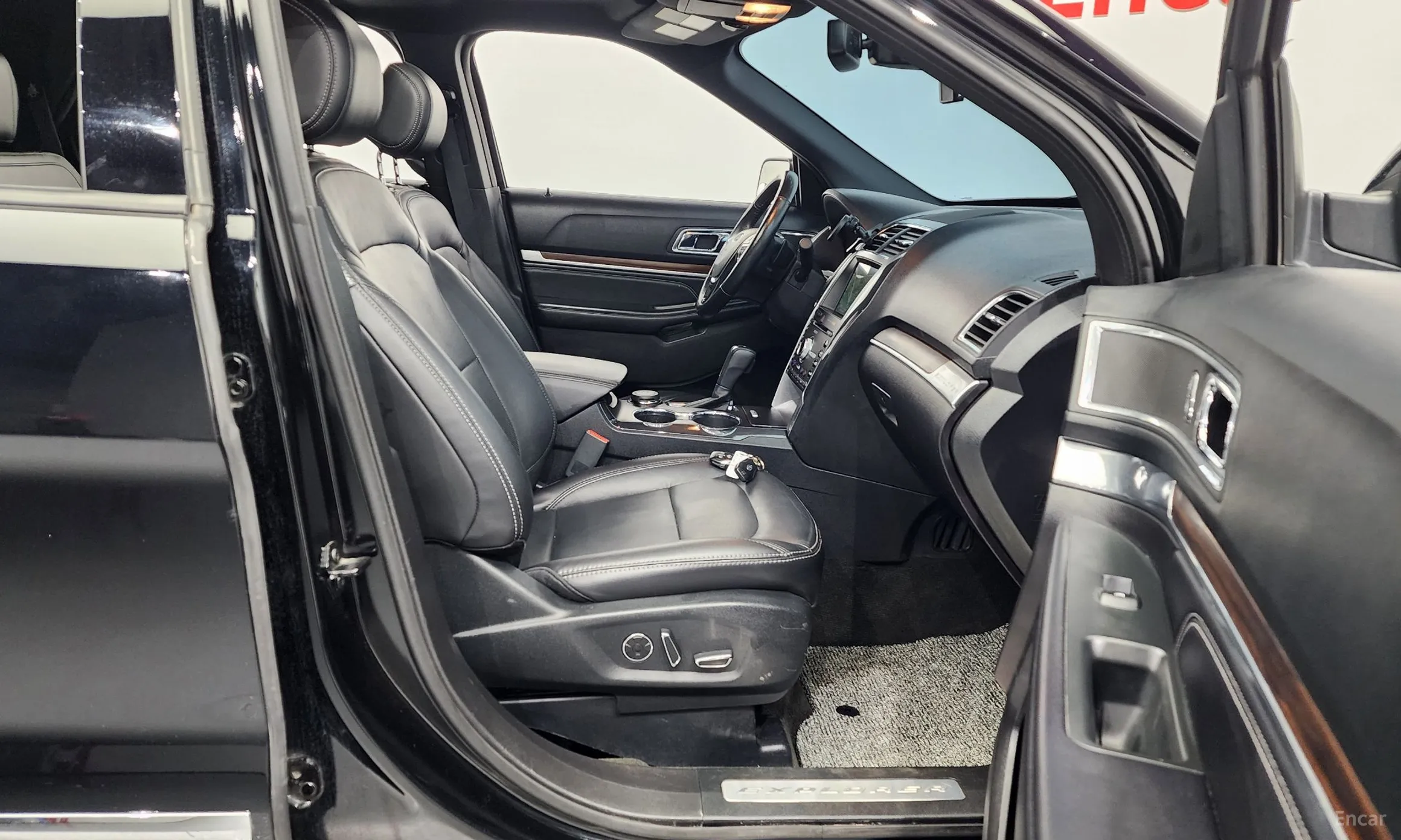 Ford Explorer превью 11