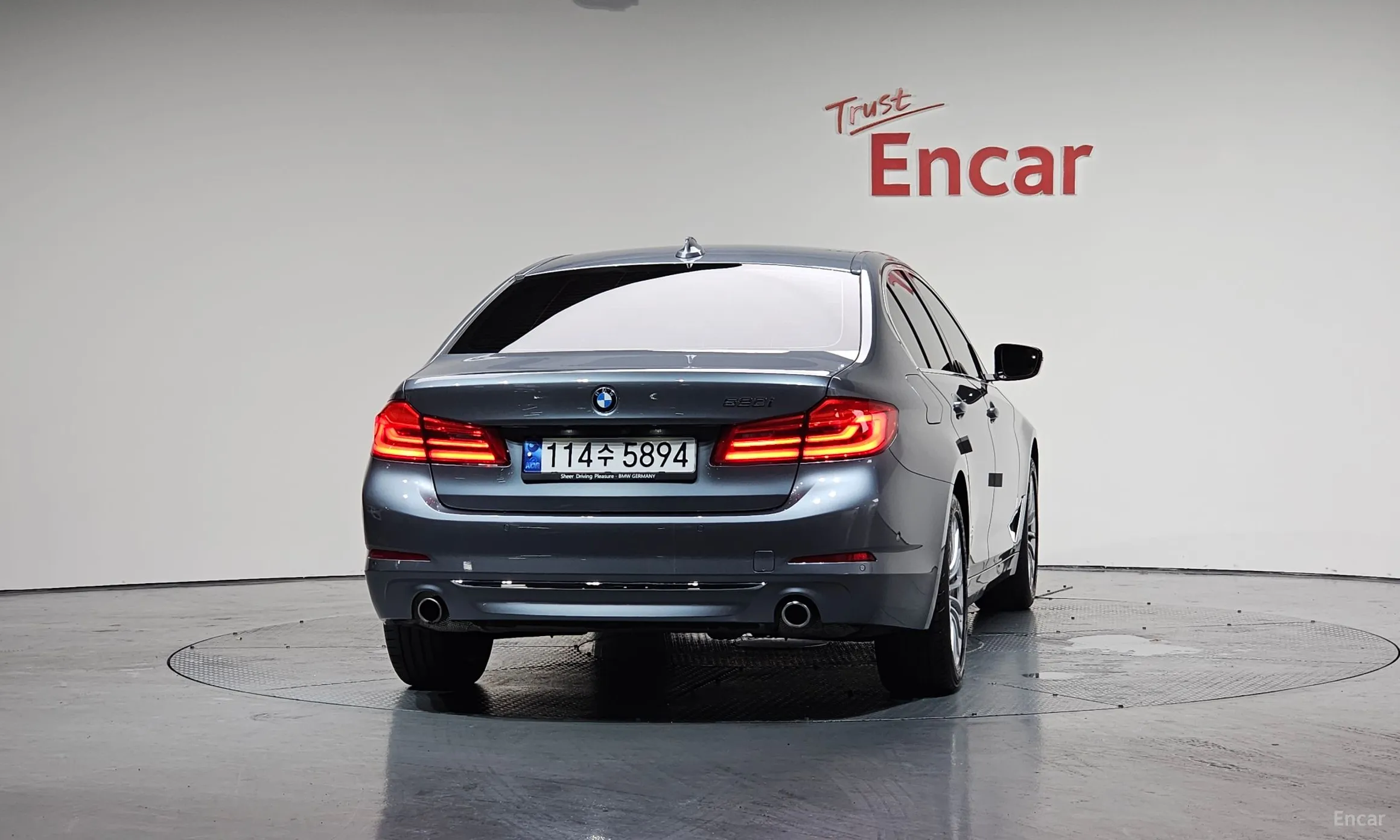 BMW 5 Series (G30) превью 3