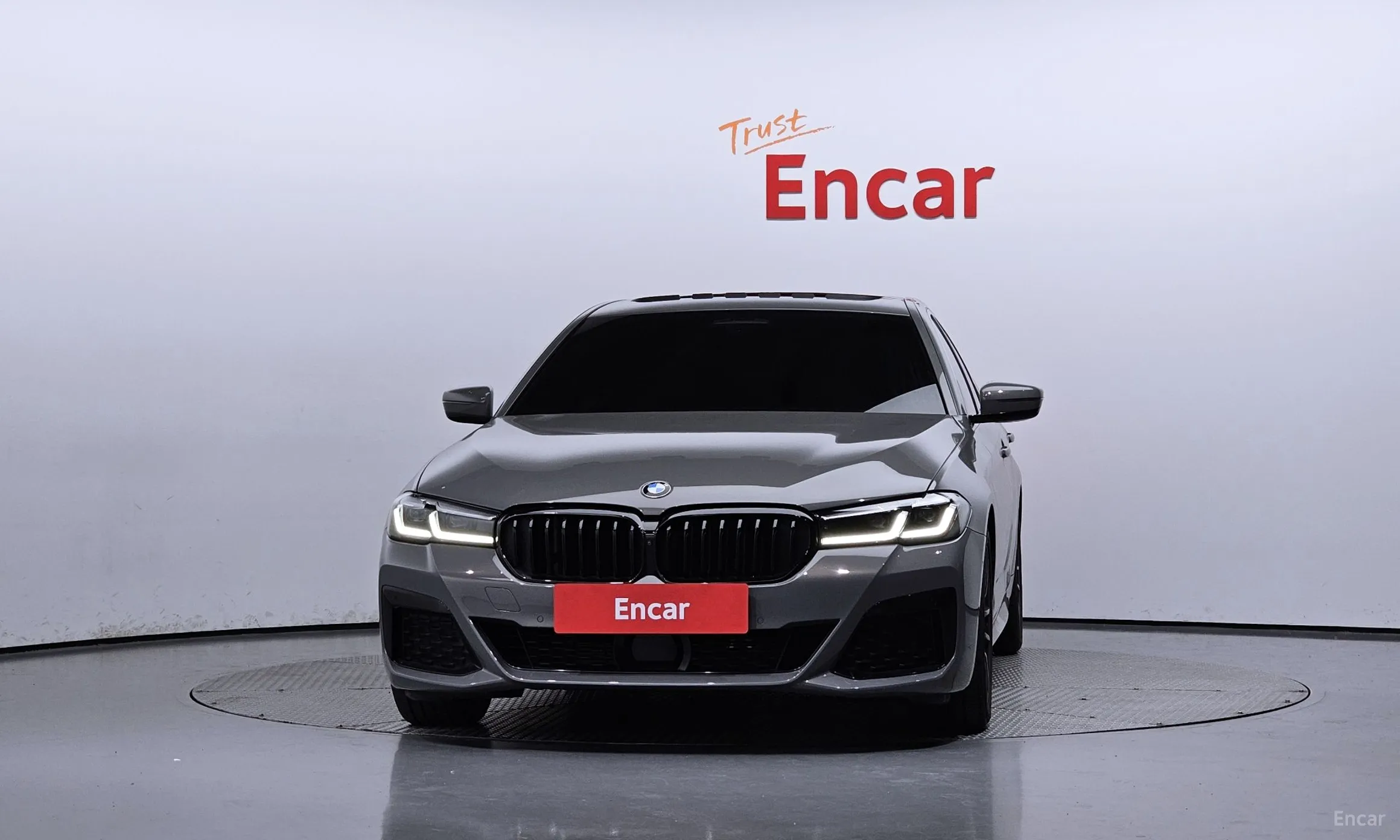BMW 5 Series (G30) превью 2