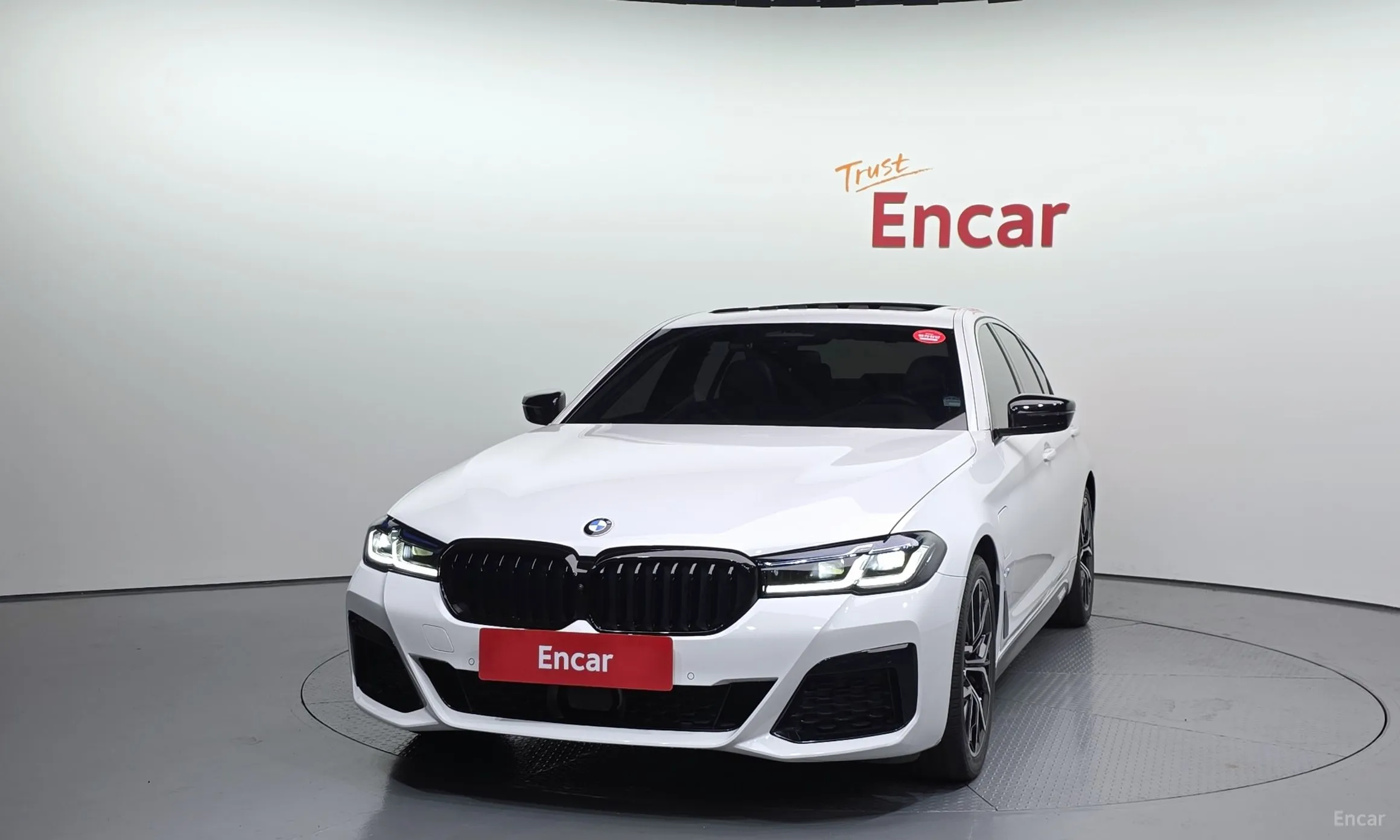 BMW 5 Series (G30) превью 2