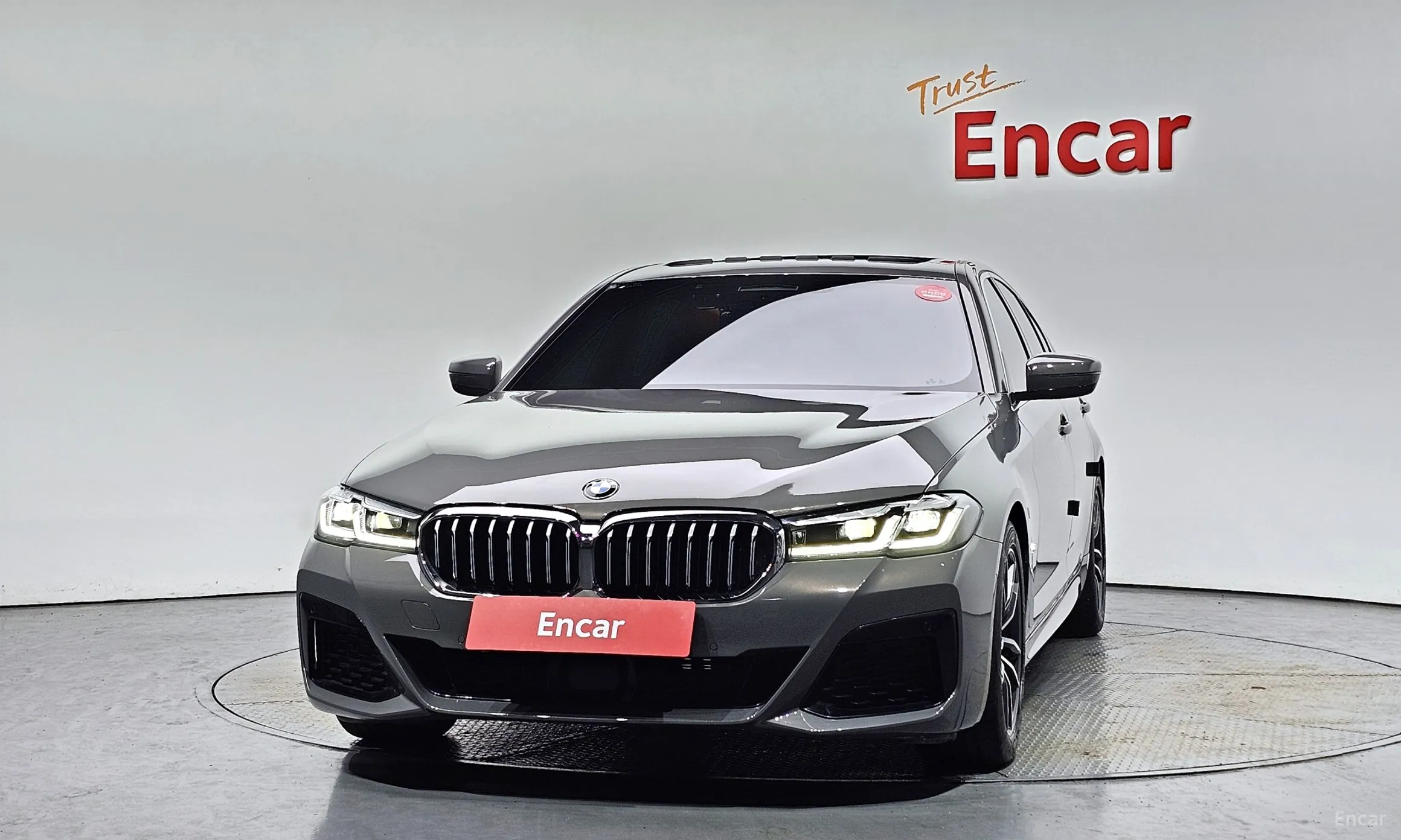 BMW 5 Series (G30) превью 2