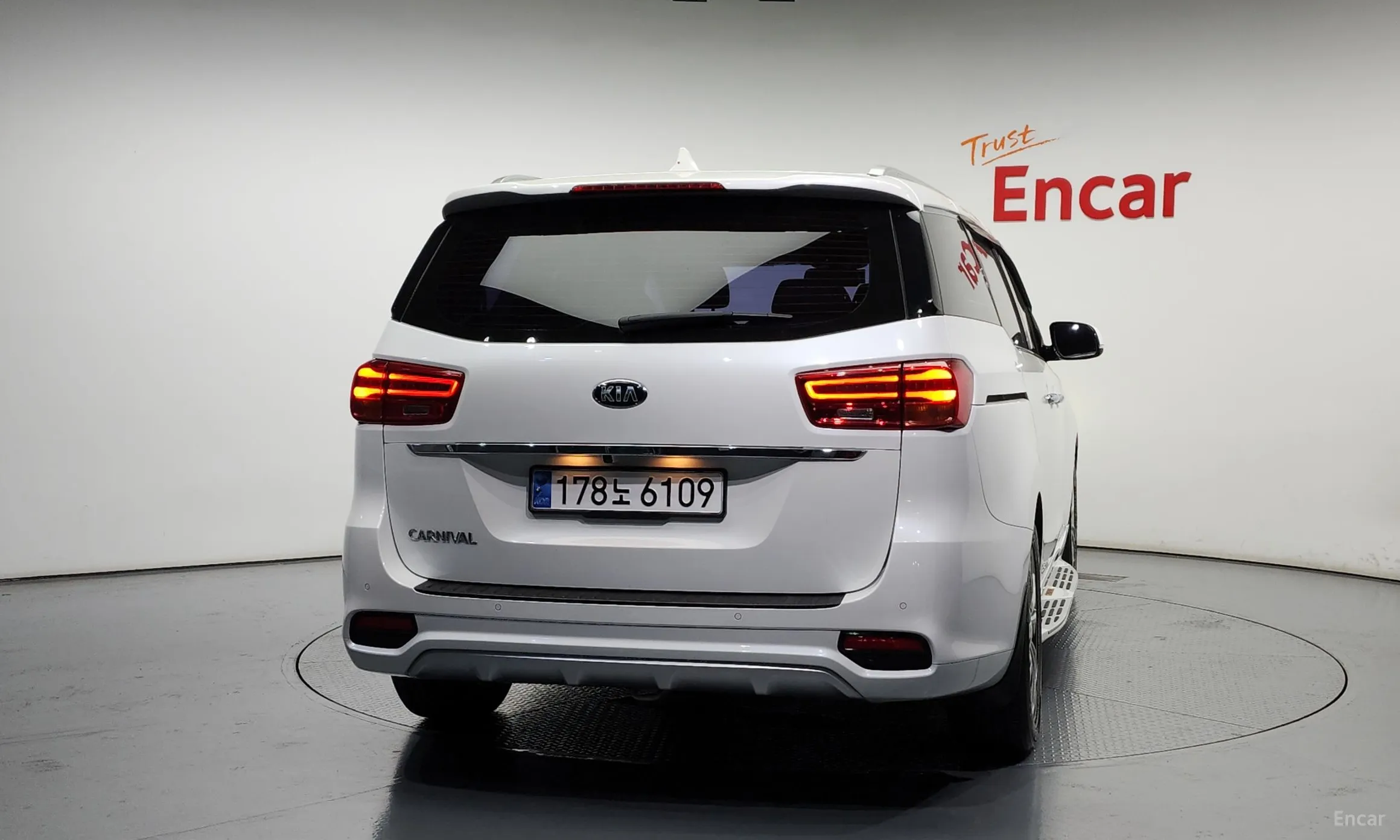 Kia Carnival превью 3