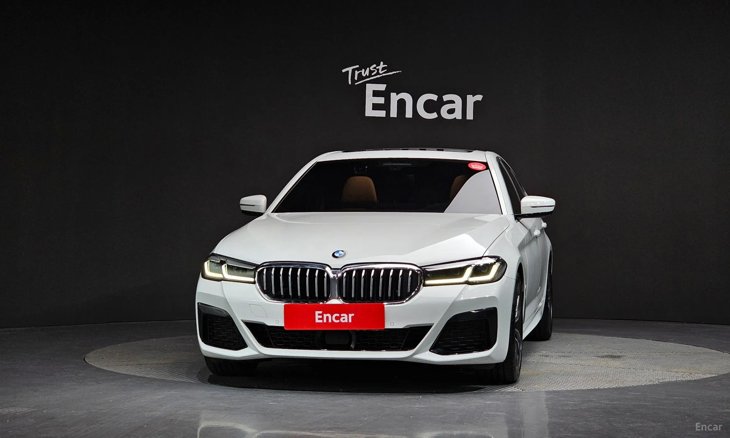 BMW 5 Series (G30) превью 2