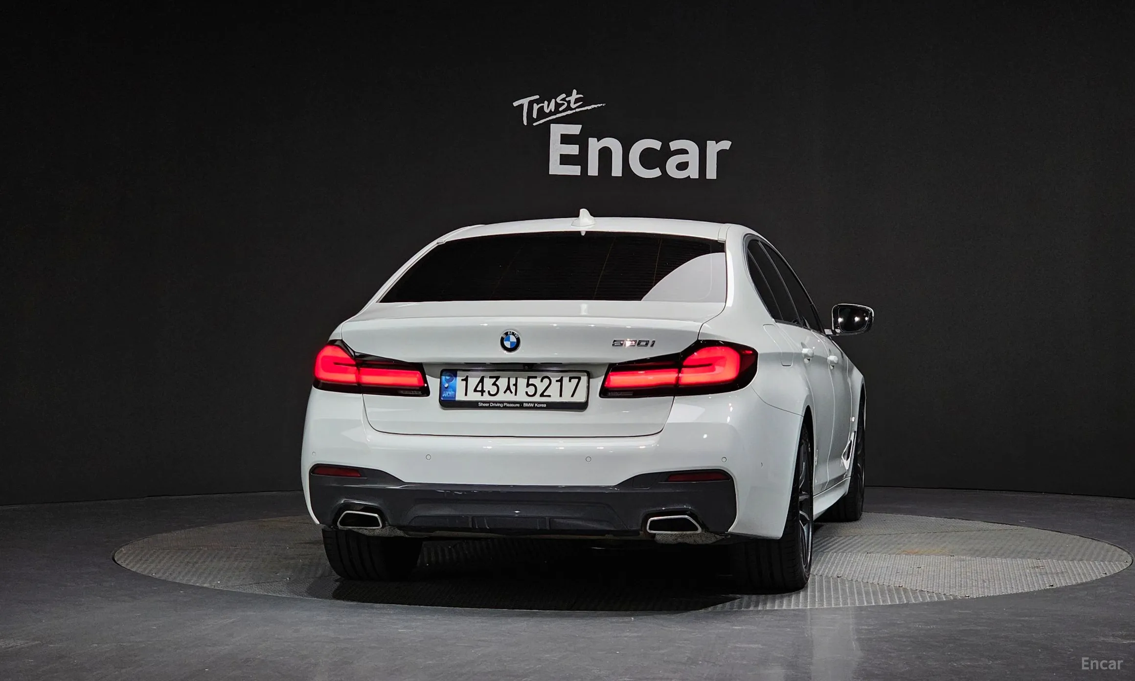 BMW 5 Series (G30) превью 3