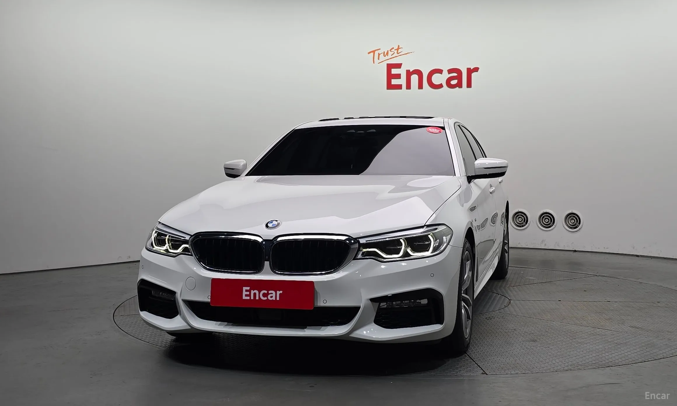 BMW 5 Series (G30) превью 2