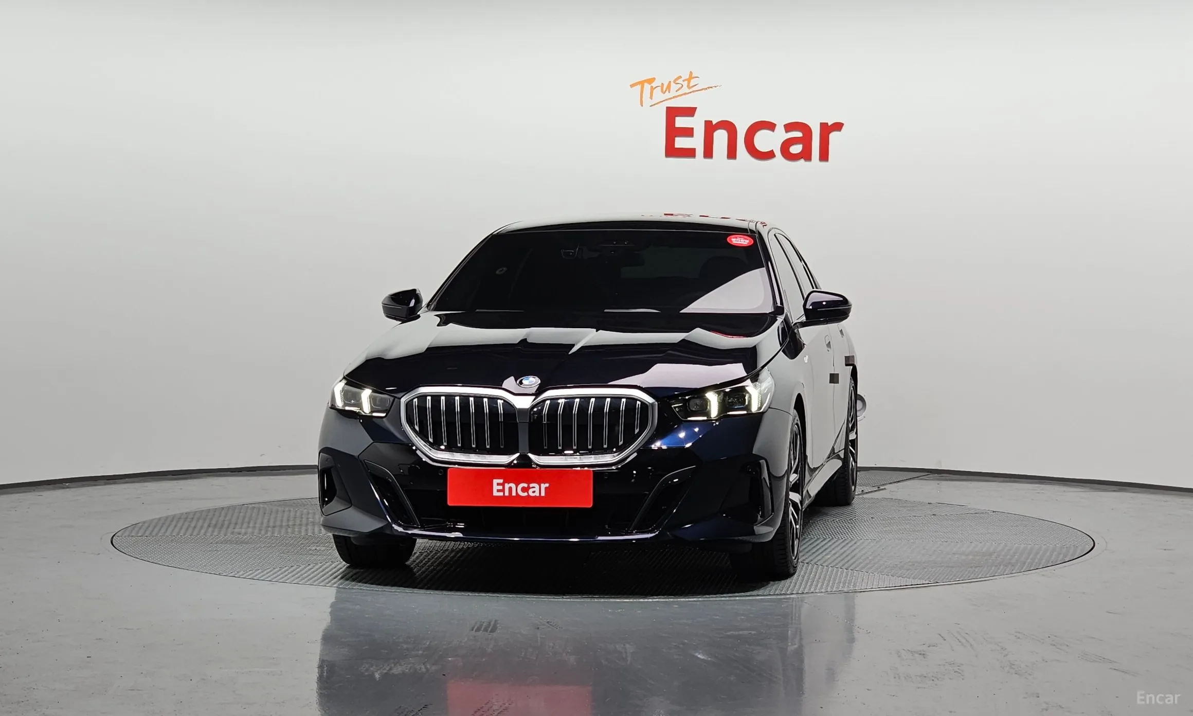 BMW 5 Series (G60) превью 2