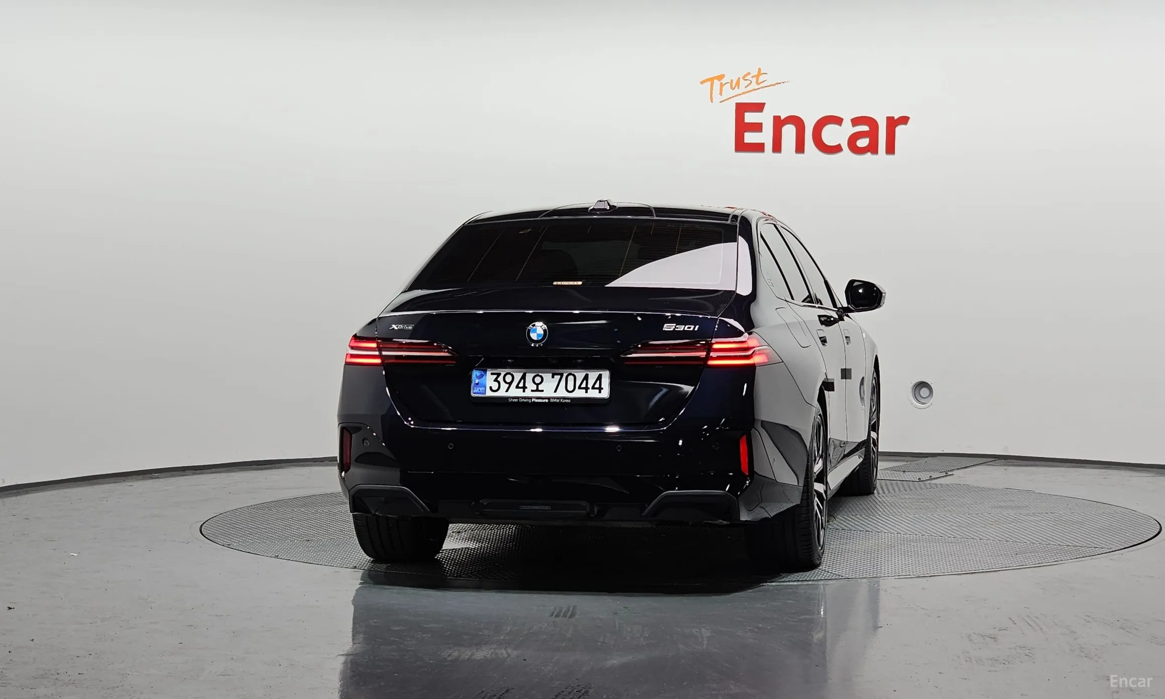 BMW 5 Series (G60) превью 3