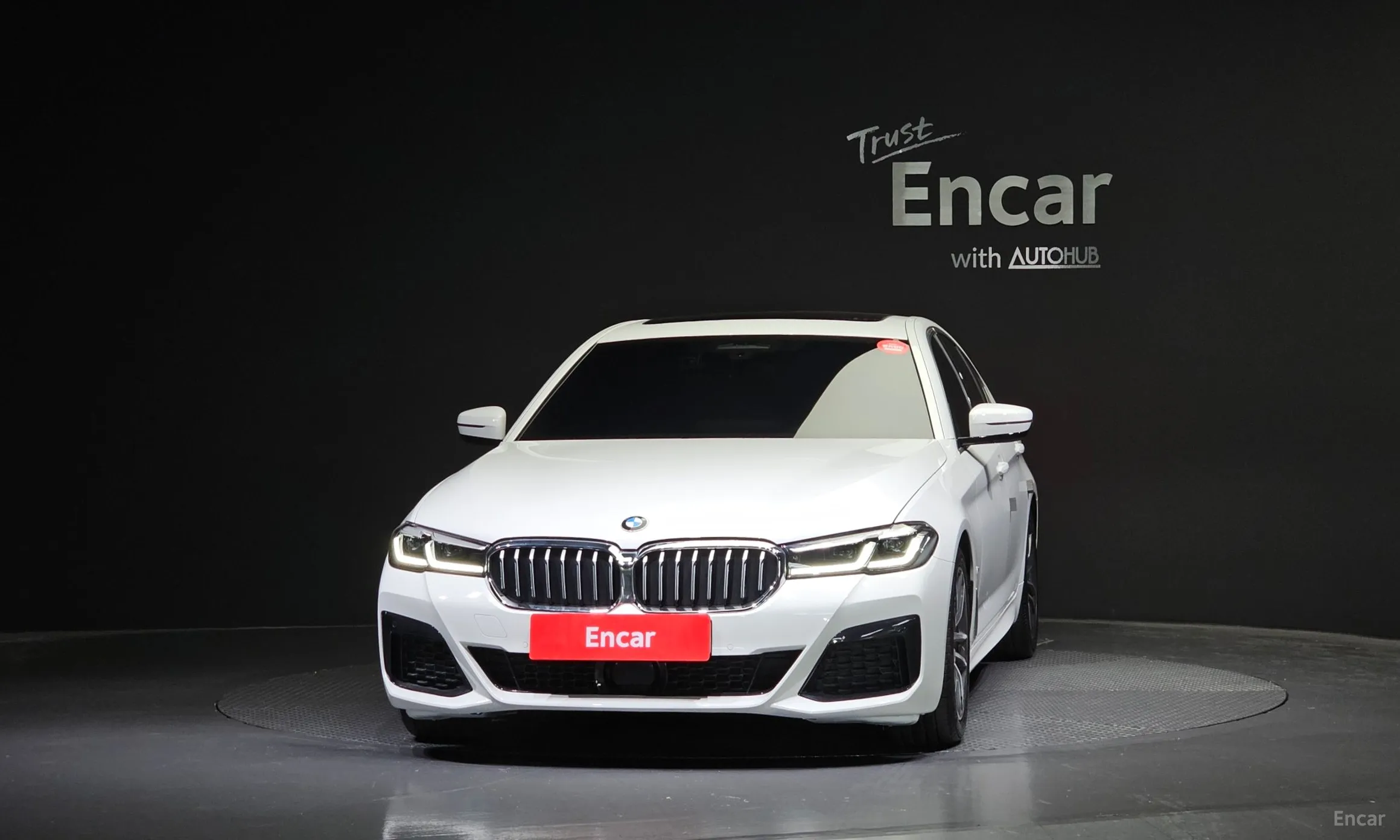 BMW 5 Series (G30) превью 2