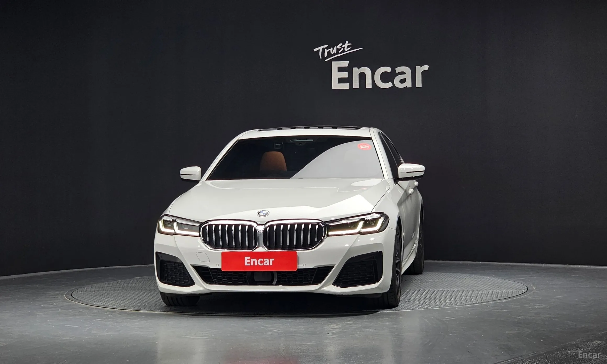 BMW 5 Series (G30) превью 2
