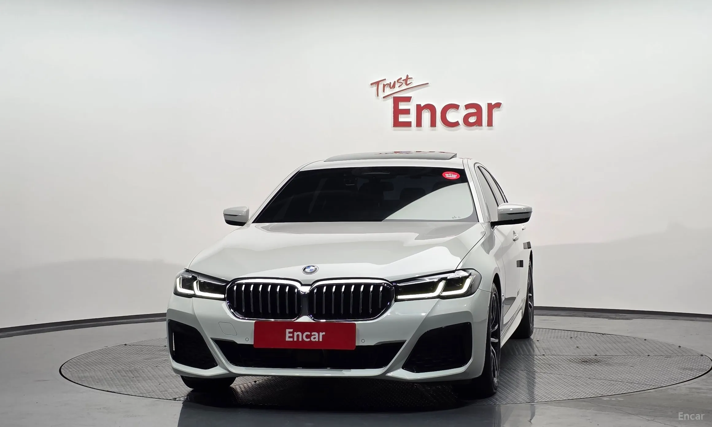 BMW 5 Series (G30) превью 2