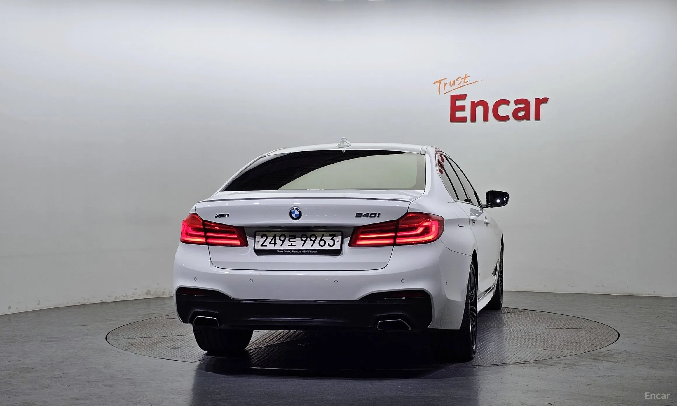 BMW 5 Series (G30) превью 3