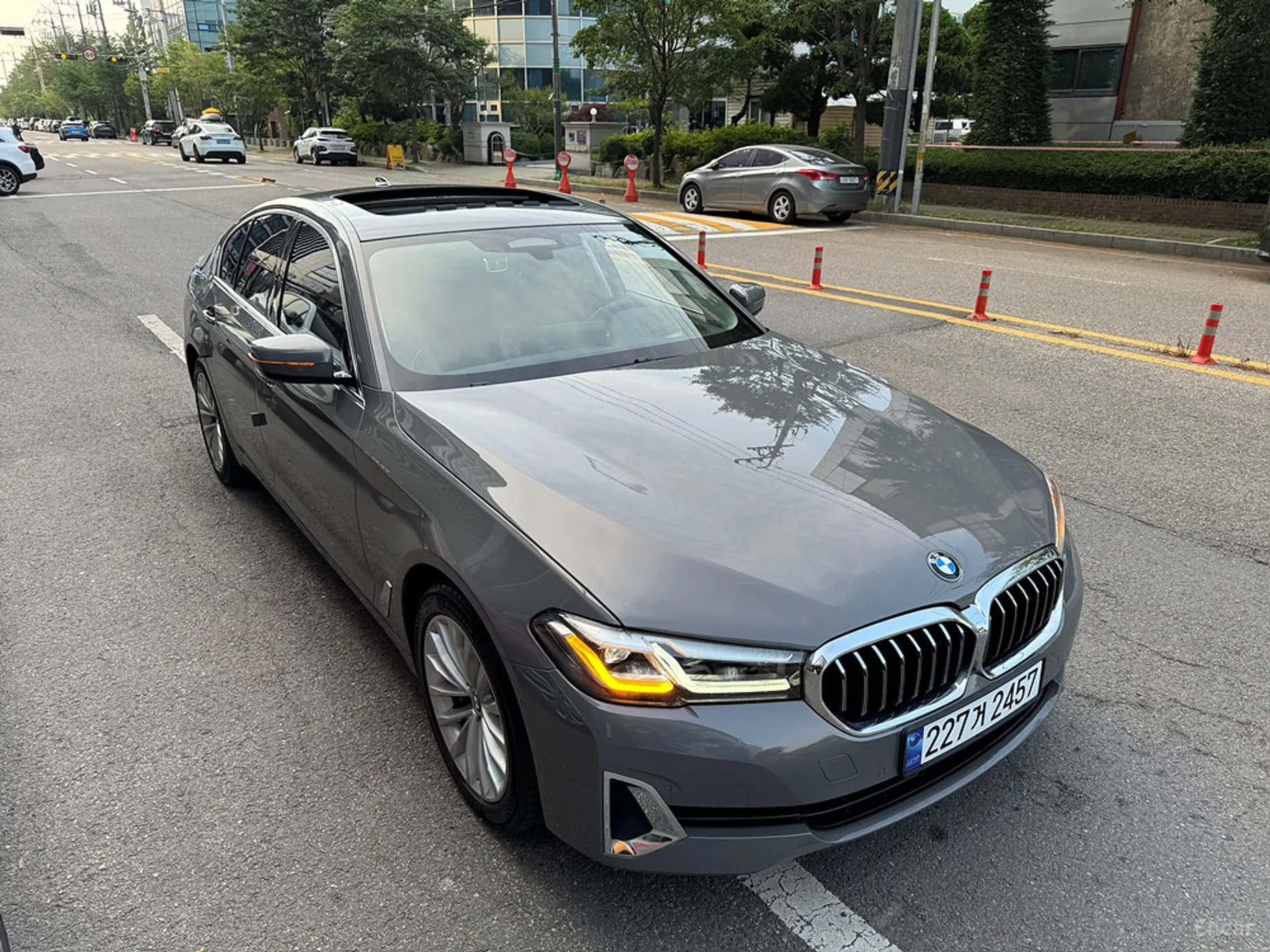 BMW 5 Series (G30) превью 2