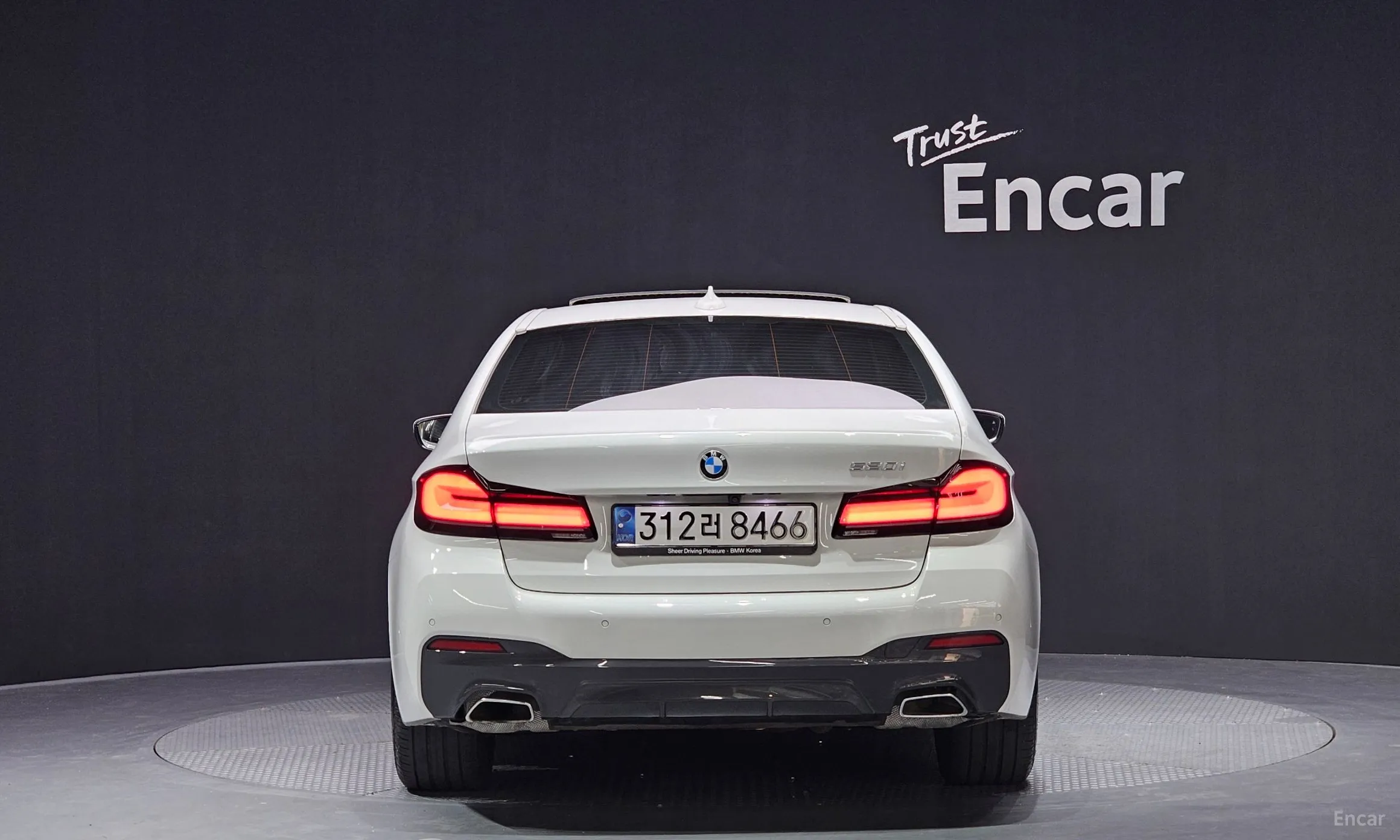 BMW 5 Series (G30) превью 3